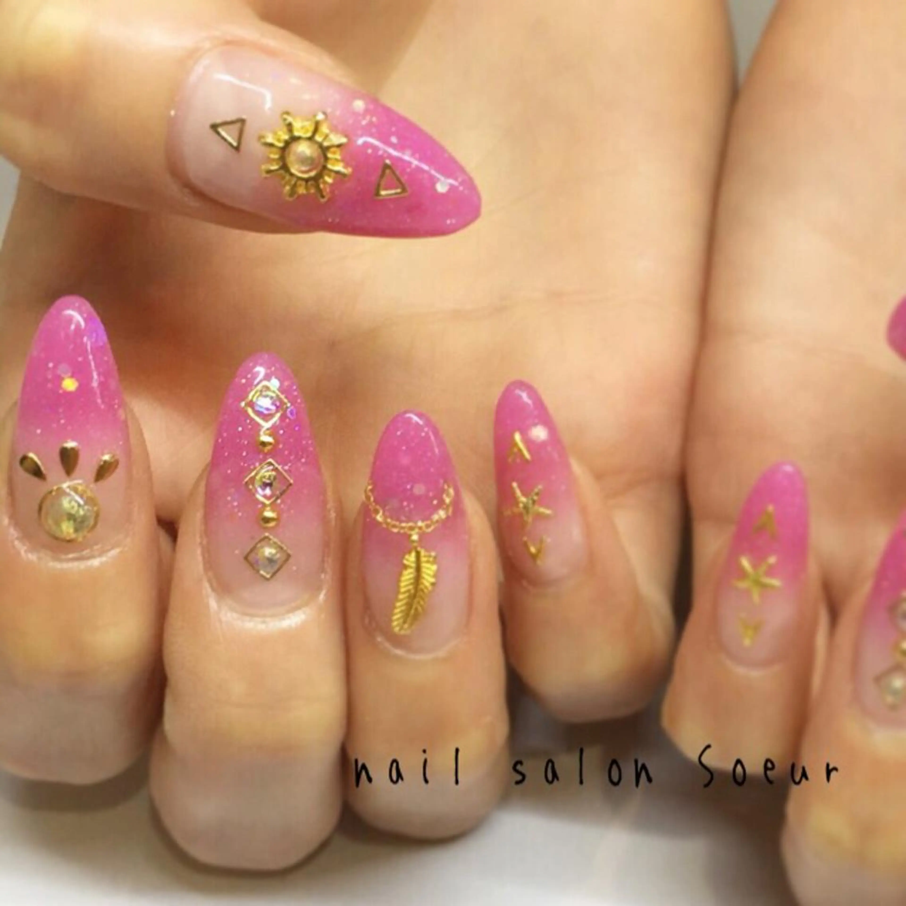 ネイル ゴールド ラメ(グリッター) ラメグラデーション ピンク スカルプネイル ハンドネイル nail salon Soeurのネイルデザイン