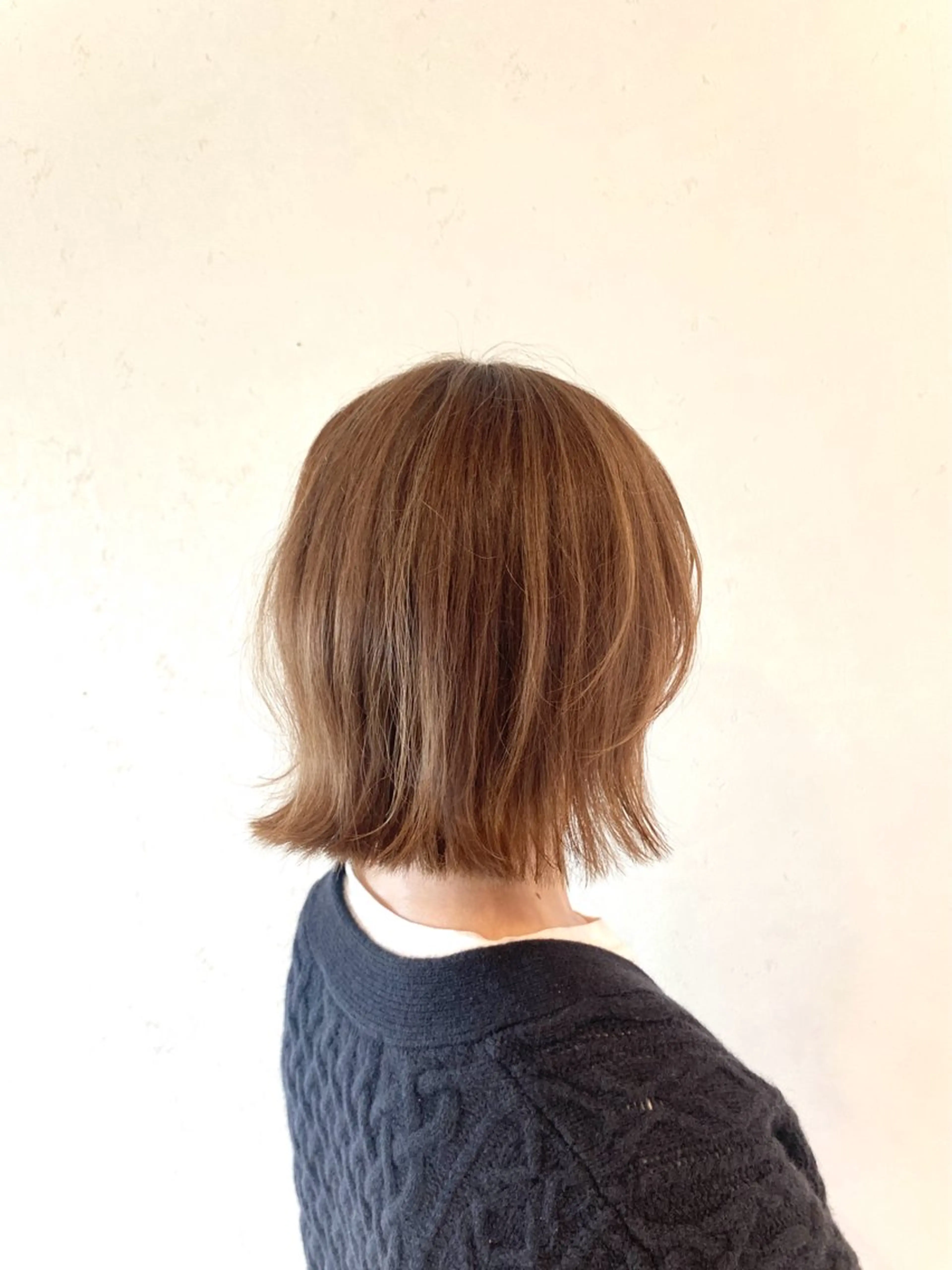 ミディアム ハイライト カット ヘアカラー トリートメント ブリーチなしWカラー /酸性ストレート河本のヘアスタイル