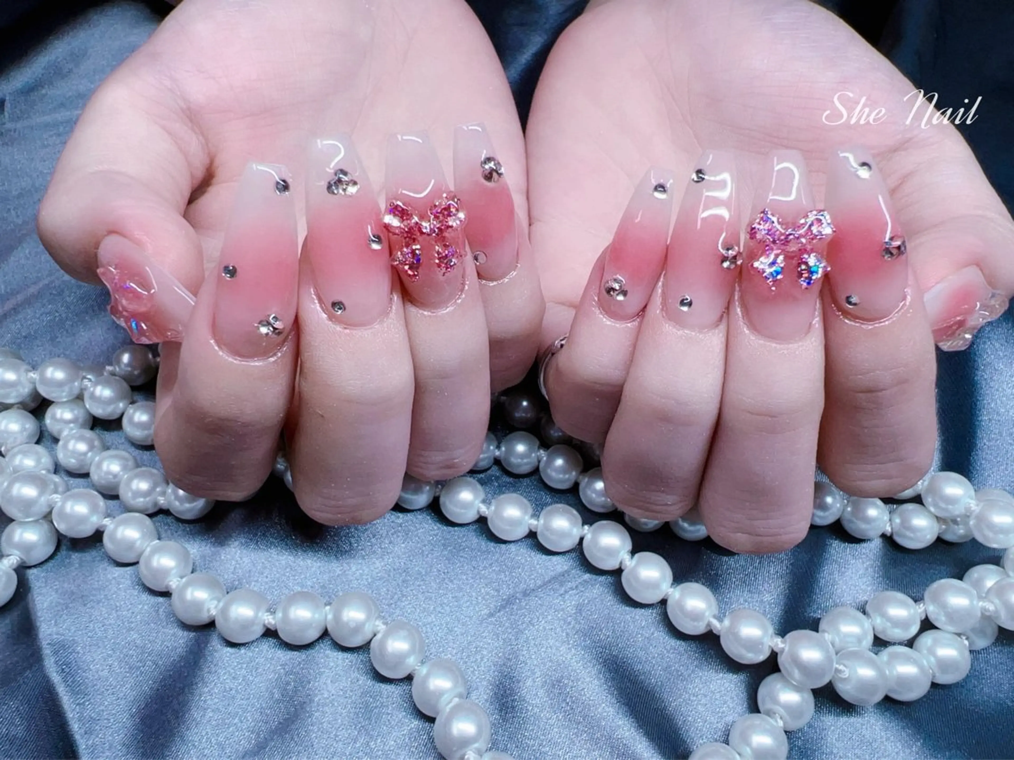 ネイル チークネイル フレンチネイル グラデーション キラキラネイル 韓国ネイル ハンドネイル She Nail所属・ISA_ BELLAのネイルデザイン