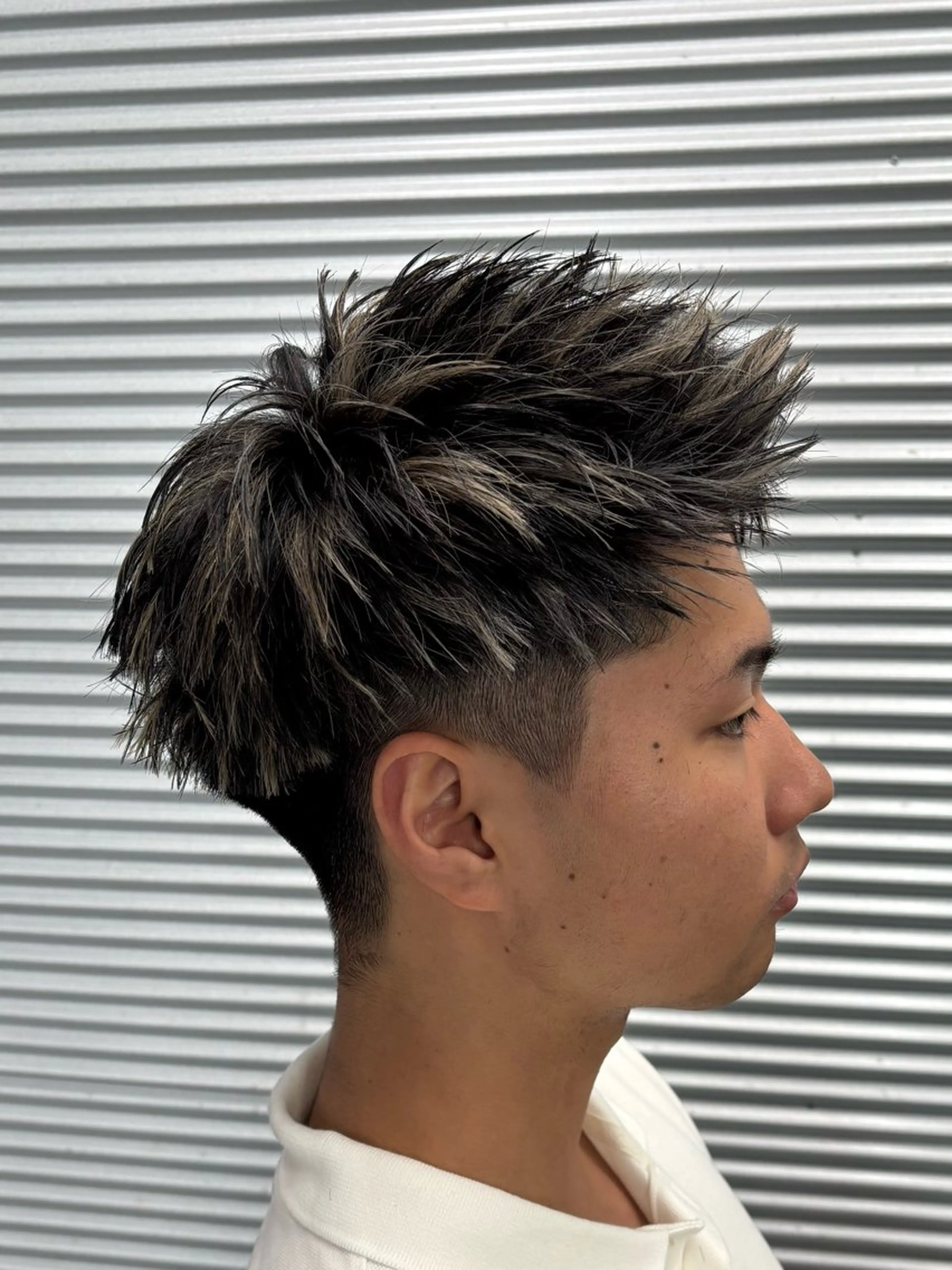 ショート カラー メンズ メンズハイライト メンズショート ハイライトカラー ハイライト ショートヘア 波巻き/ツイスパ/ 短髪/鈴木俊也のヘアスタイル