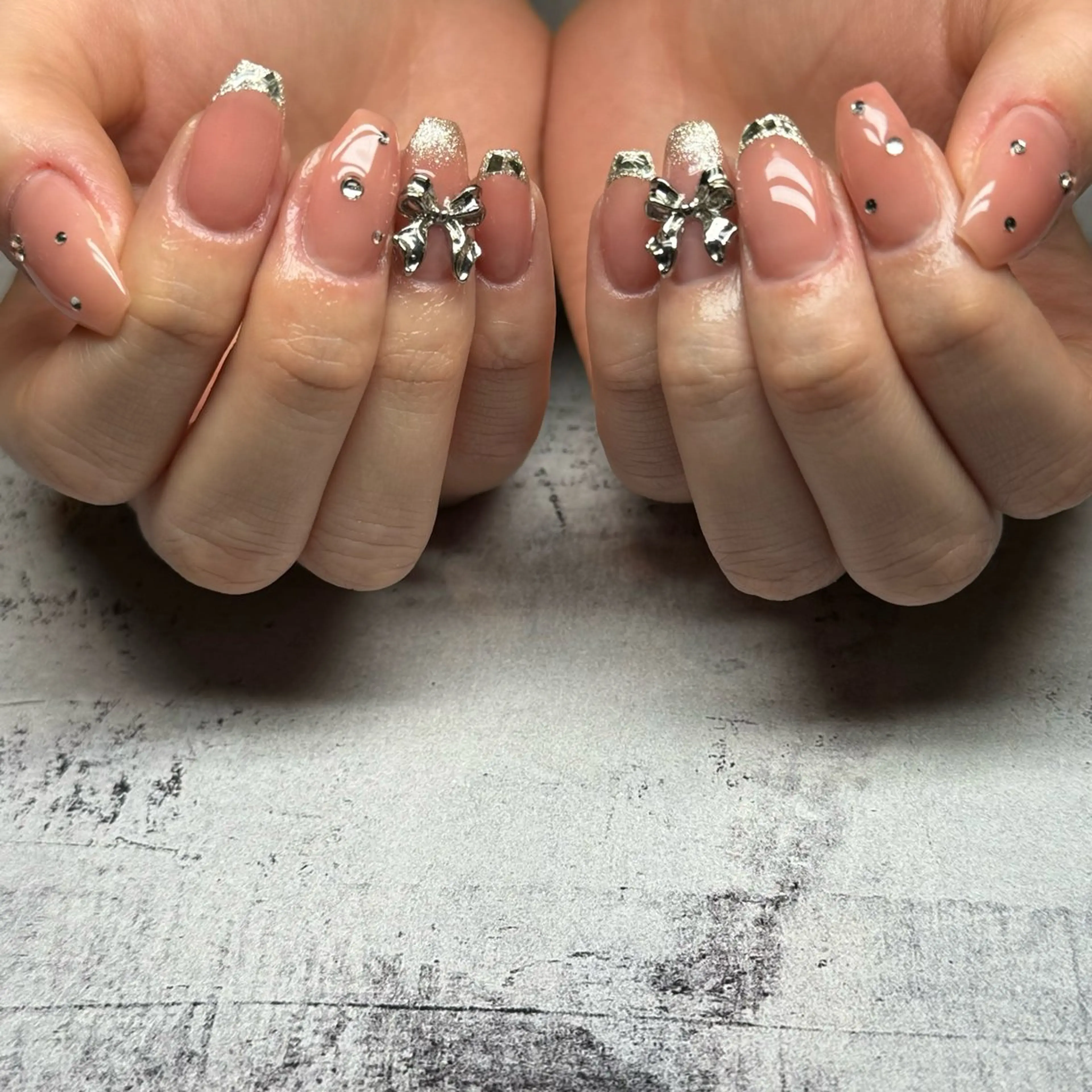 ネイル フレンチネイル ガラスフレンチ ハンドネイル 𝐫𝐚𝐢 𝐧𝐚𝐢𝐥の眉毛・アイブロウイメージ