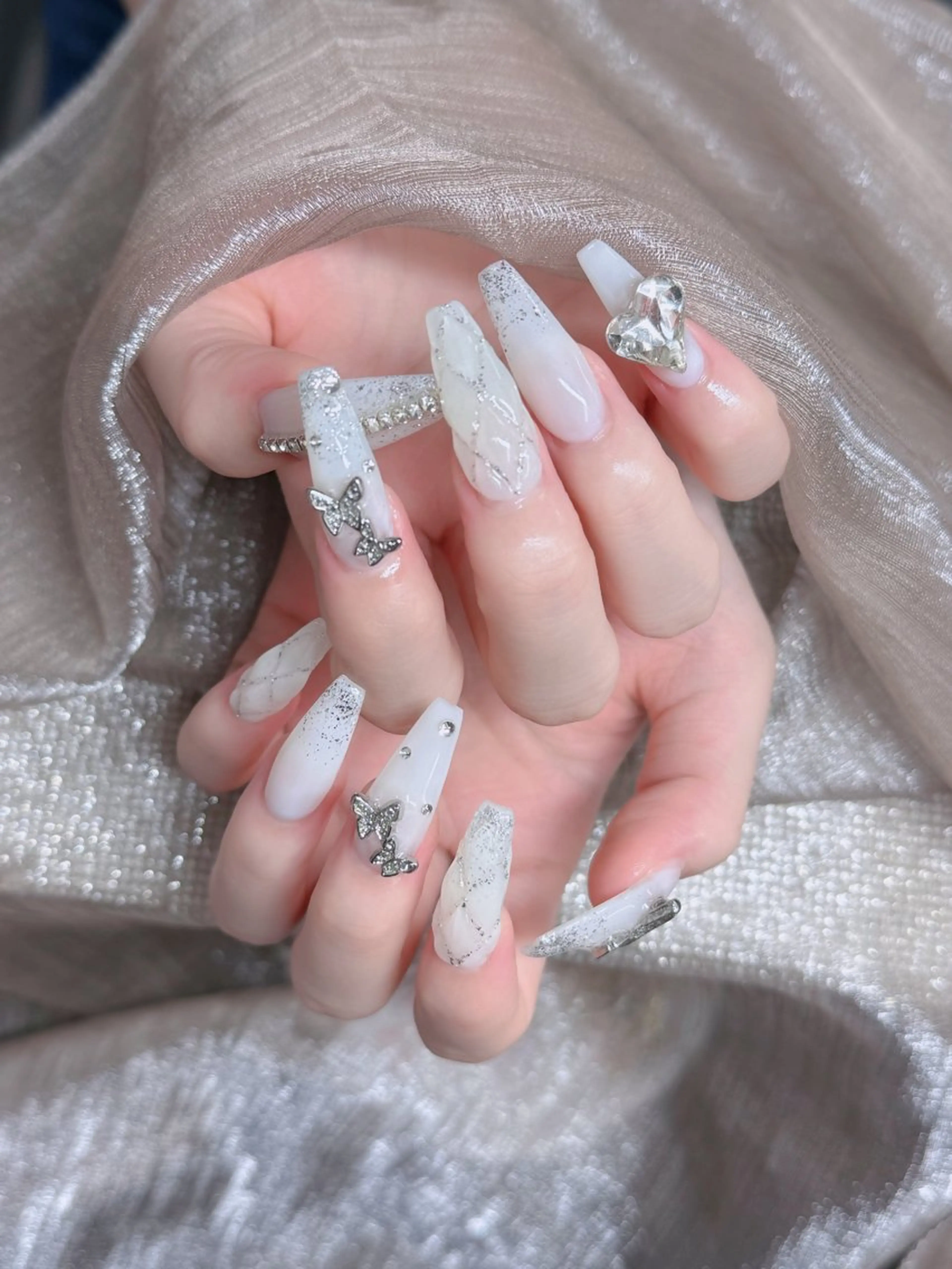 ネイル オーロラネイル フレンチネイル ジェルネイル ハロウィン キラキラネイル H.baby Nail Salonのネイルデザイン