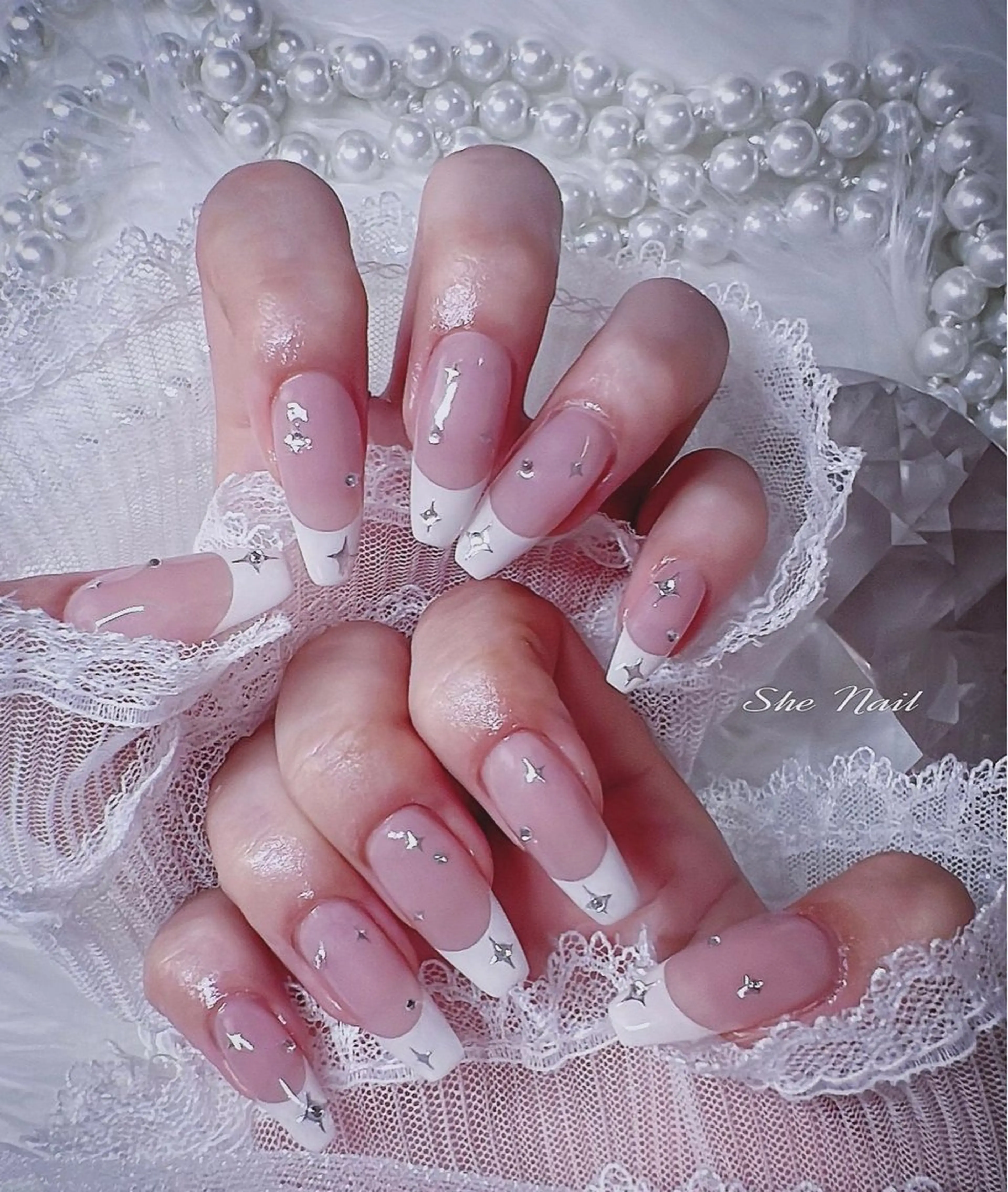 ネイル チークネイル 長さ出し フレンチネイル ガラスフレンチ キラキラネイル She   Nail所属・ISA_ BELLAのネイルデザイン