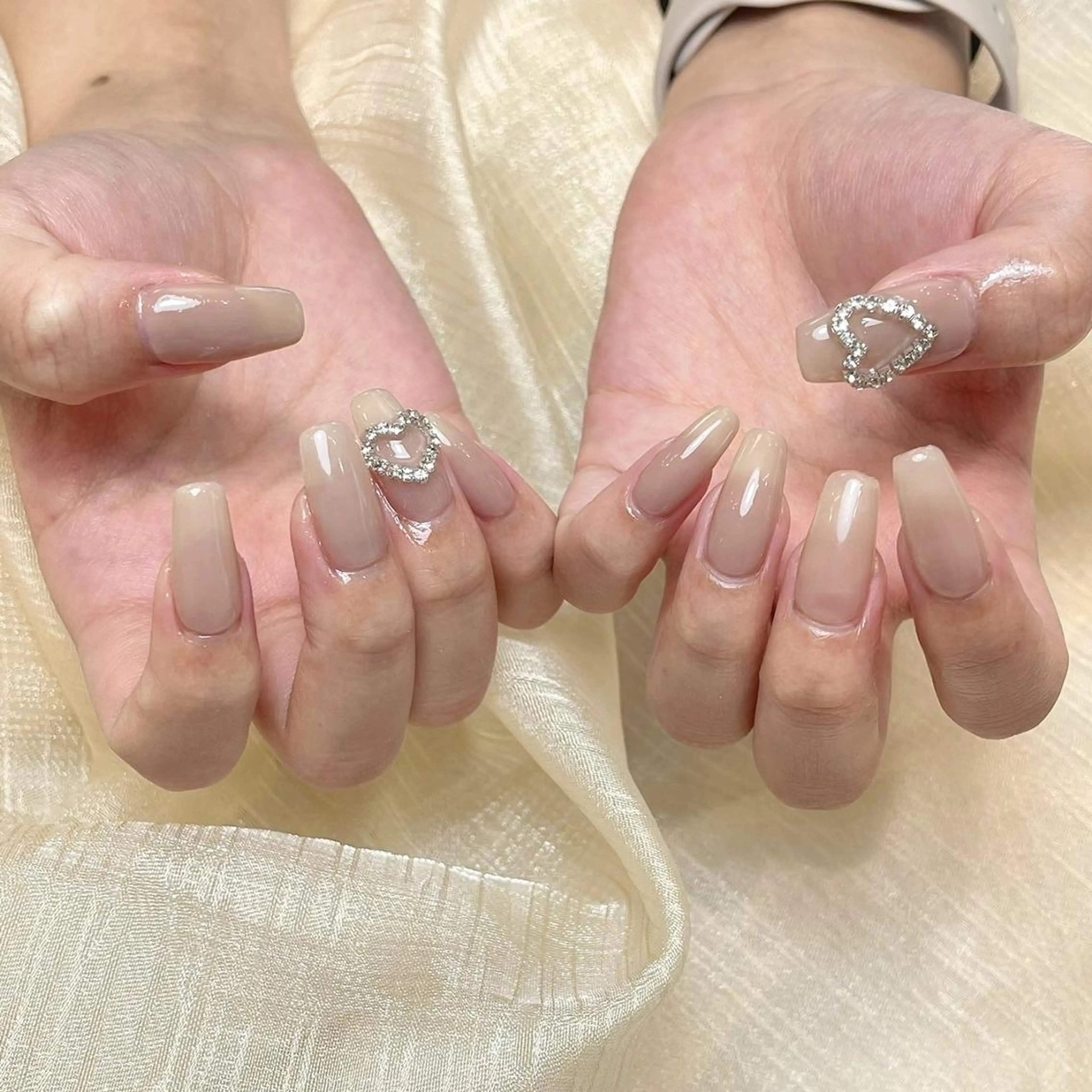 ネイル ハンドネイル RAFFINE 月🦋🩵のネイルデザイン