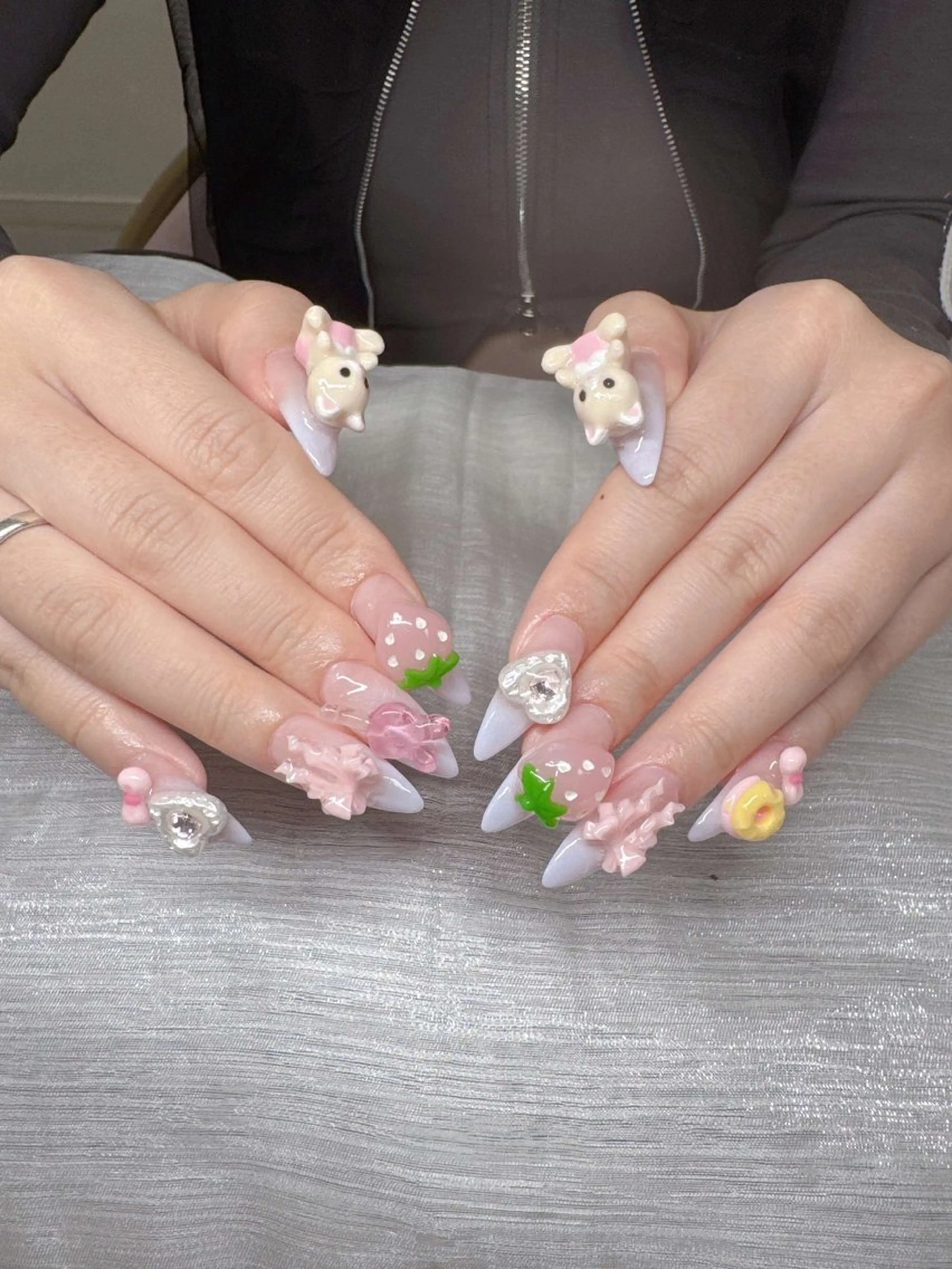 ネイル 長さ出し グラデーション 卒業式 キラキラネイル マグネットネイル Lee Nailsのネイルデザイン