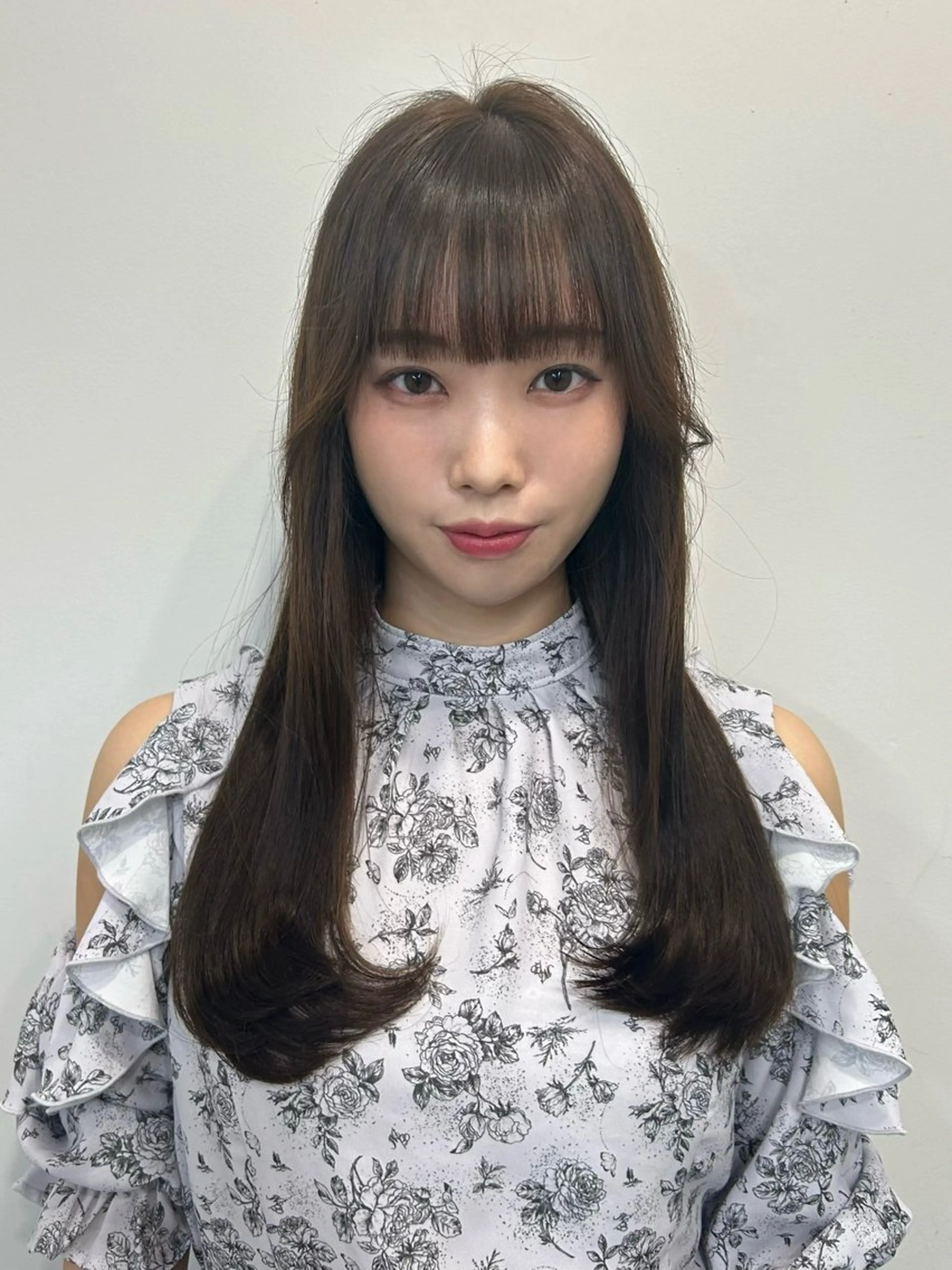 ロング カラー ブリーチ 透明感カラー ハイトーンカラー ブリーチなしカラー ボブ カット ヘアカラー トリートメント sunc所属・梅田l大人韓国ヘア レイヤー×艶カラーのヘアスタイル