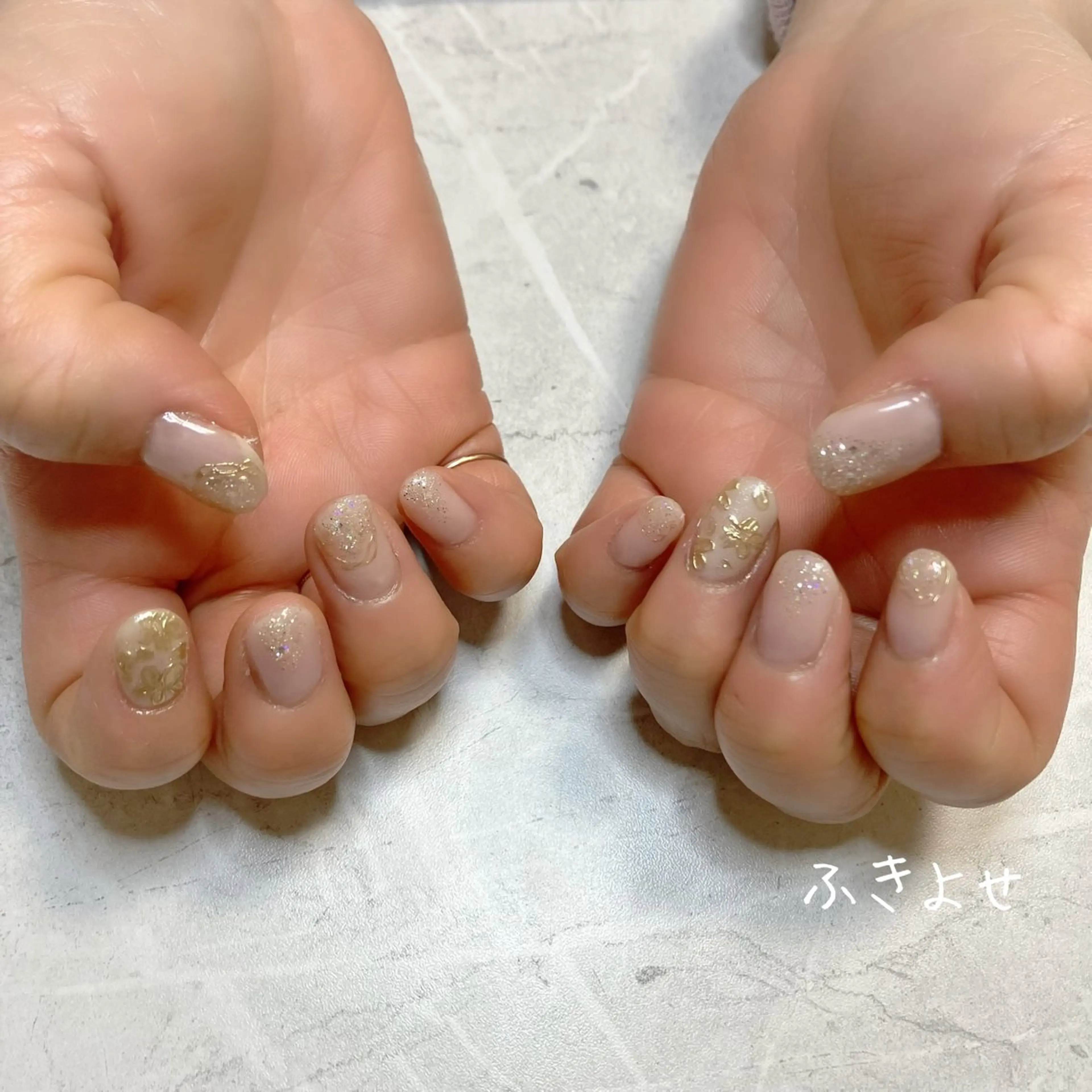 ネイル アートネイル ゴールド ラメ(グリッター) ニュアンスネイル ピンク ハンドネイル ネイルサロン ふきよせのネイルデザイン