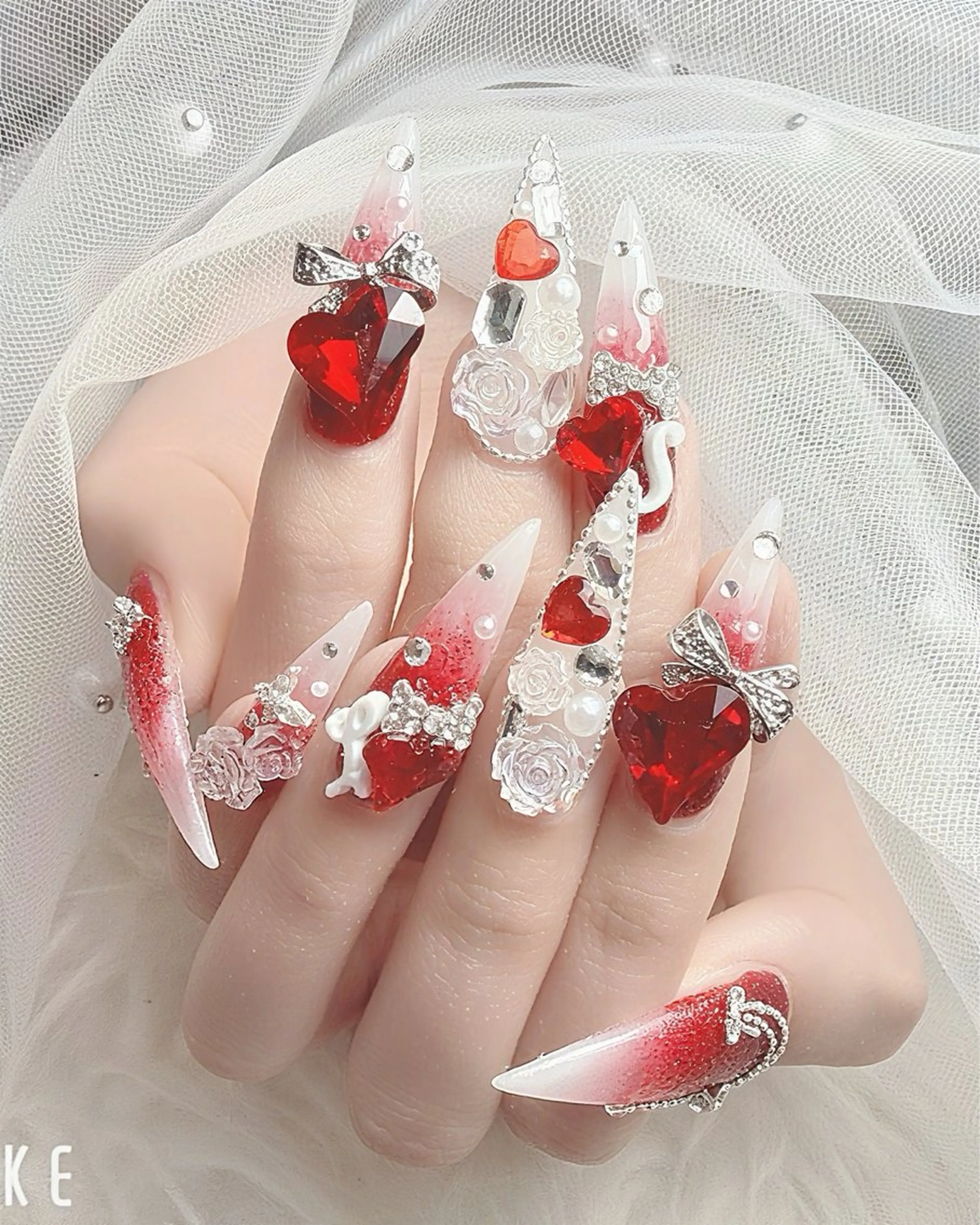 ネイル グラデーション ハート 赤色 ハンドネイル ハンドケア Gote Kawa nail salonのネイルデザイン