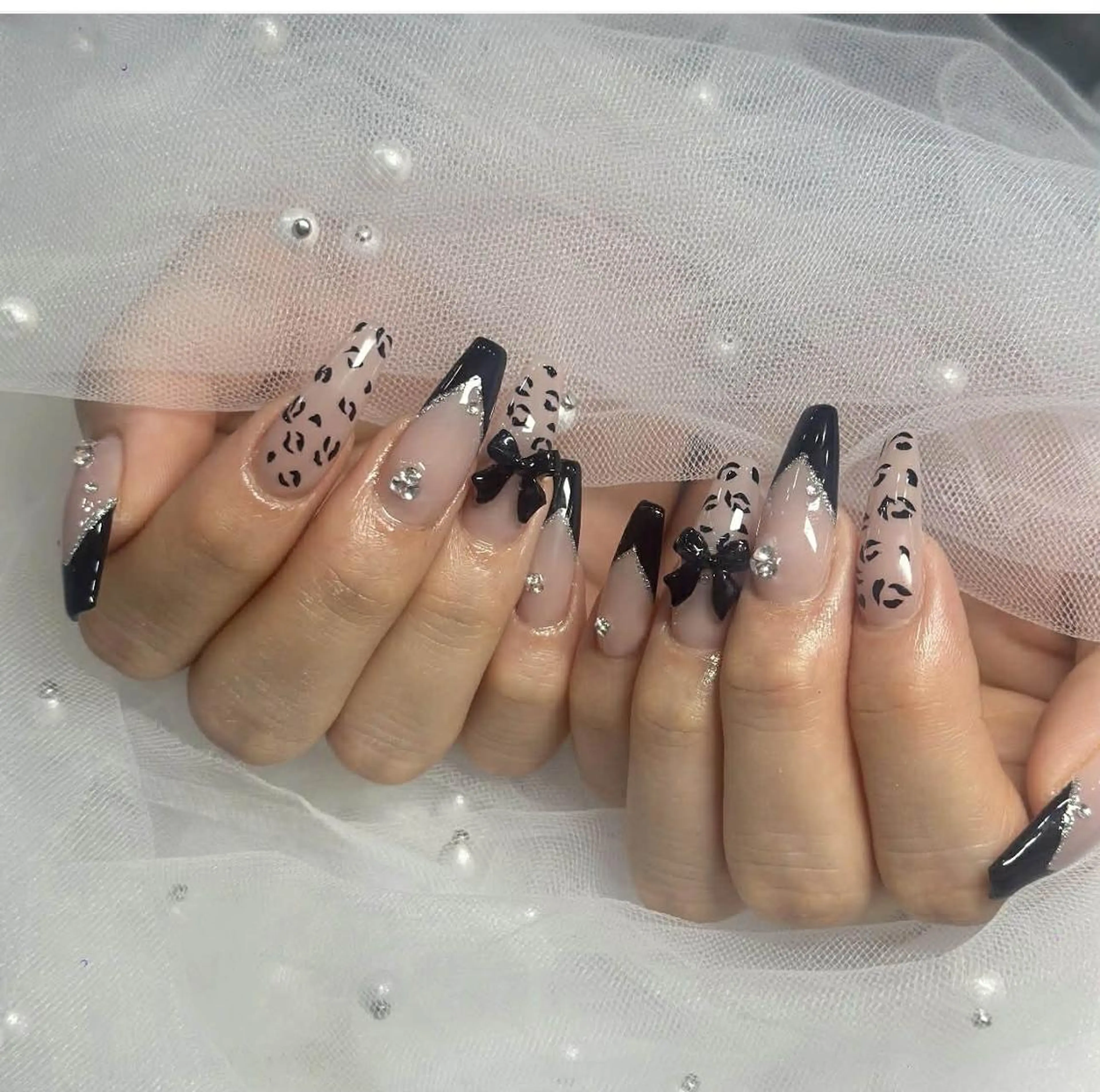 ロング カラー ベージュカラー グラデーションカラー ピンクカラー 韓国風ヘア ハンドネイル Bling Salonのネイルデザイン