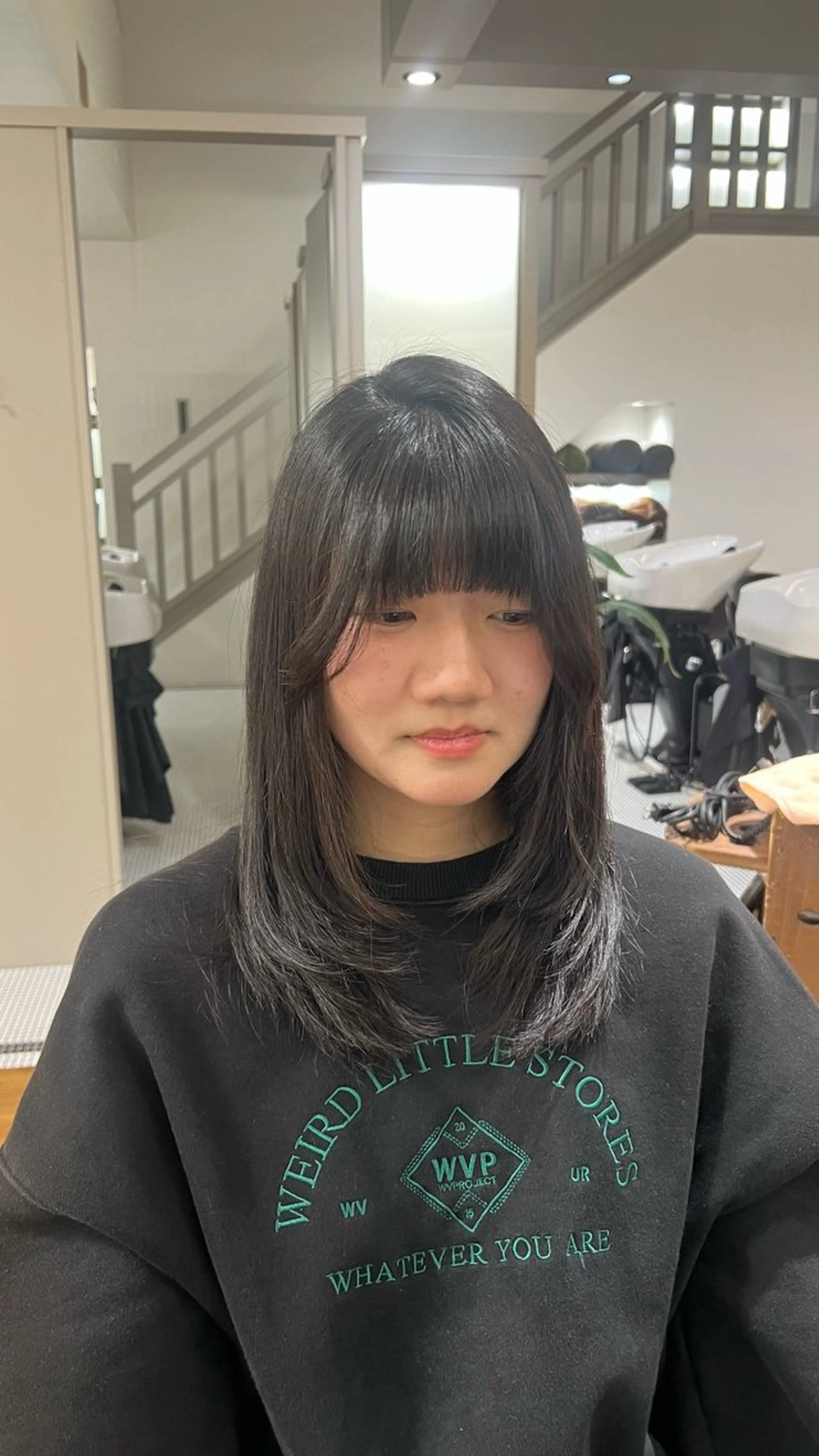 セミロング 宮森 朱里のヘアスタイル
