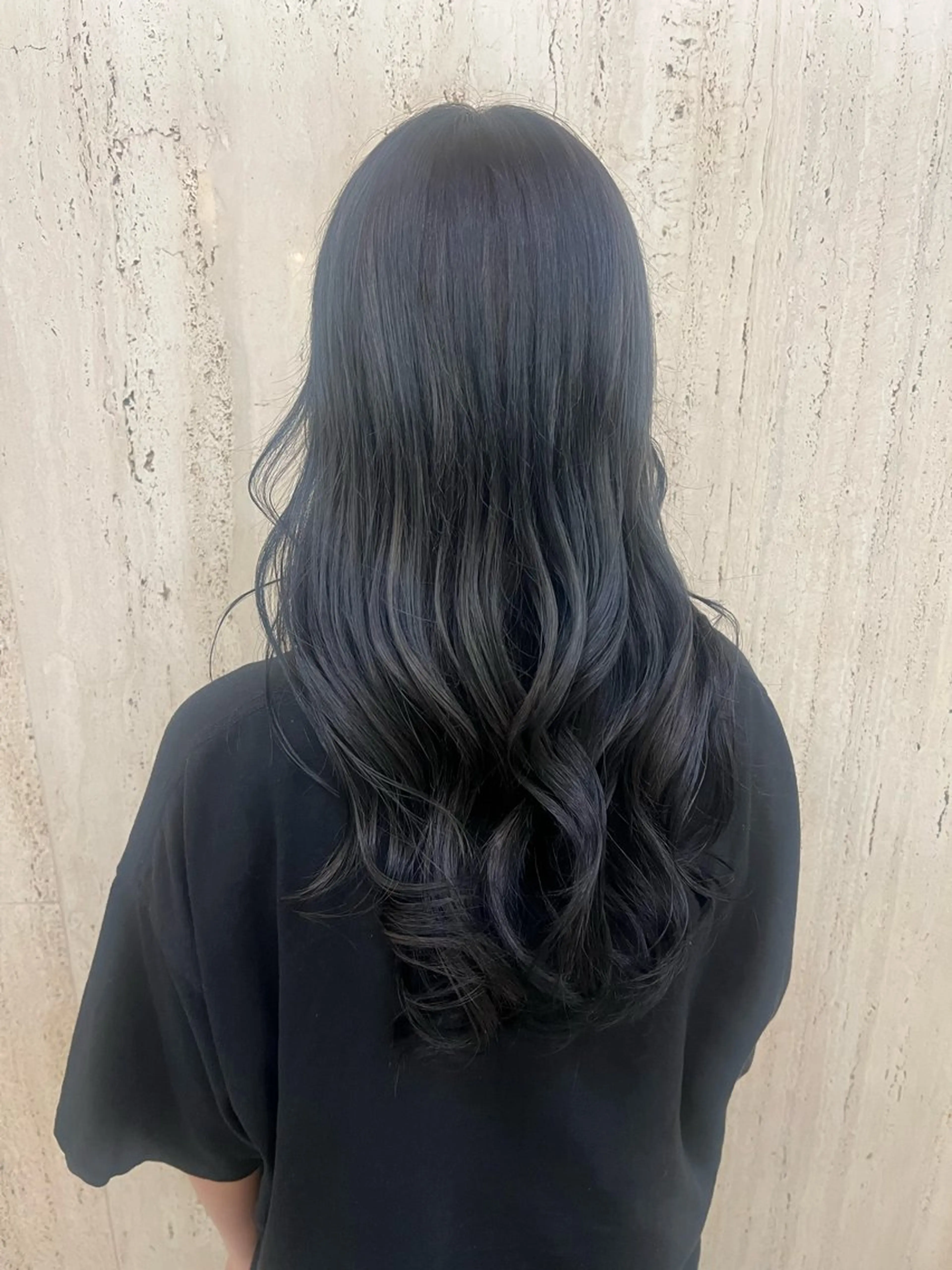 ロング カラー 黒髪 ブリーチ ブルーカラー ブルーブラック ショコラ梅田所属・ひなた 🌟*.+ﾟのヘアスタイル