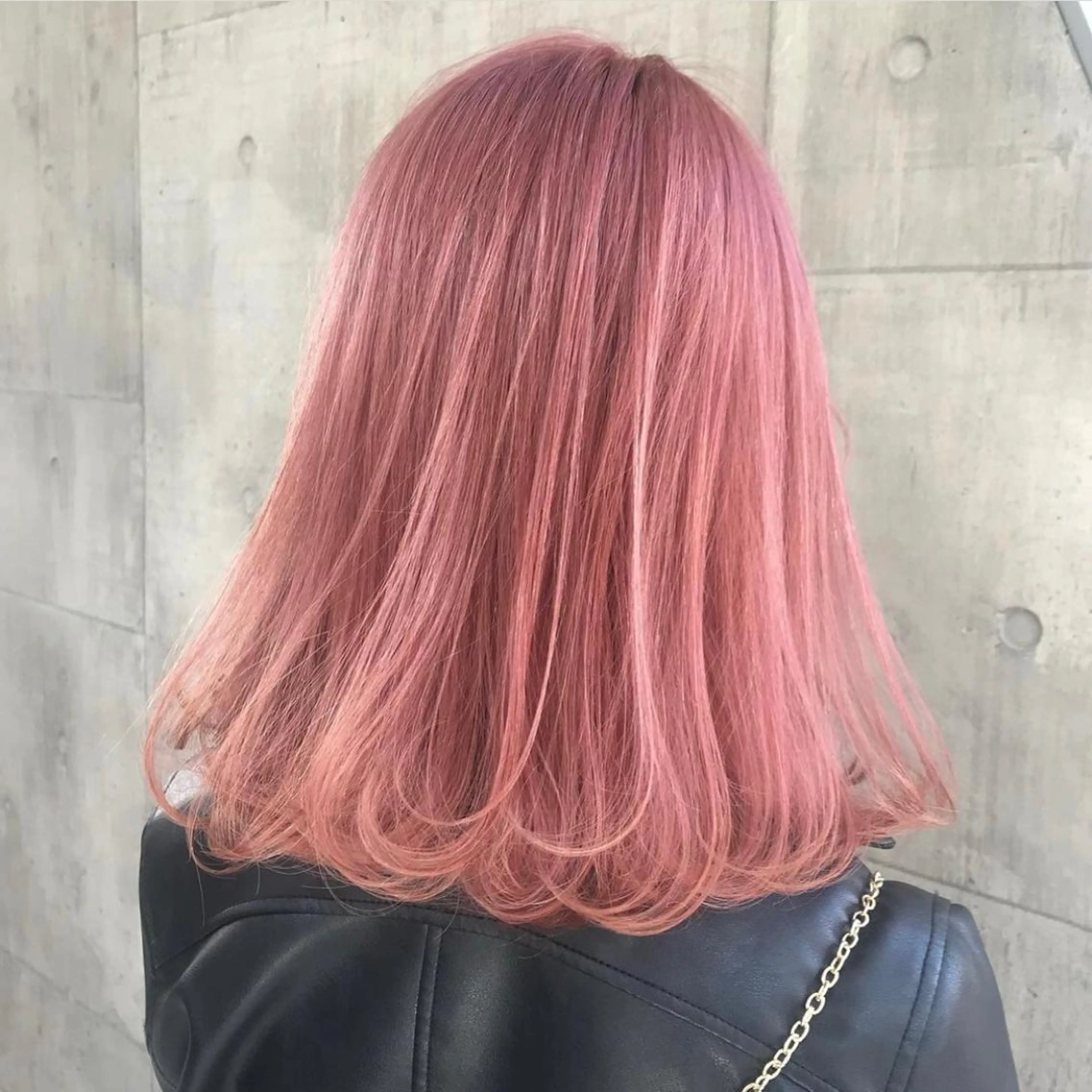 カラー ヘアカラー トリートメント 岩戸優奈 束感まつげ ピンク/ベージュのヘアスタイル