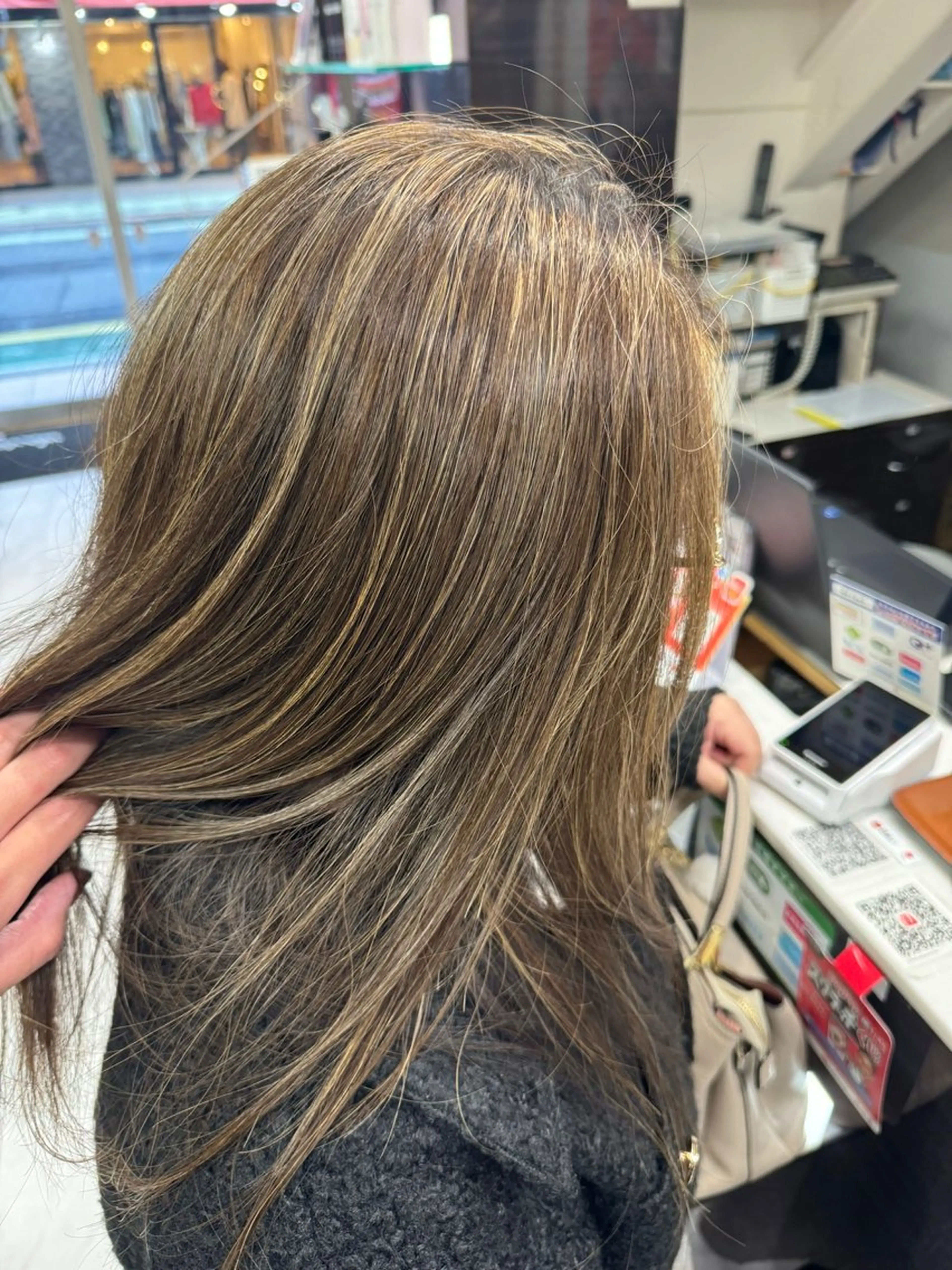 ロング カラー ヘアアレンジ 切りっぱなしボブ ブリーチ デザインカラー ダブルカラー グラデーションカラー カット ヘアカラー トリートメント ヘッドスパ ヘアセット 目黒 碧人のヘアスタイル