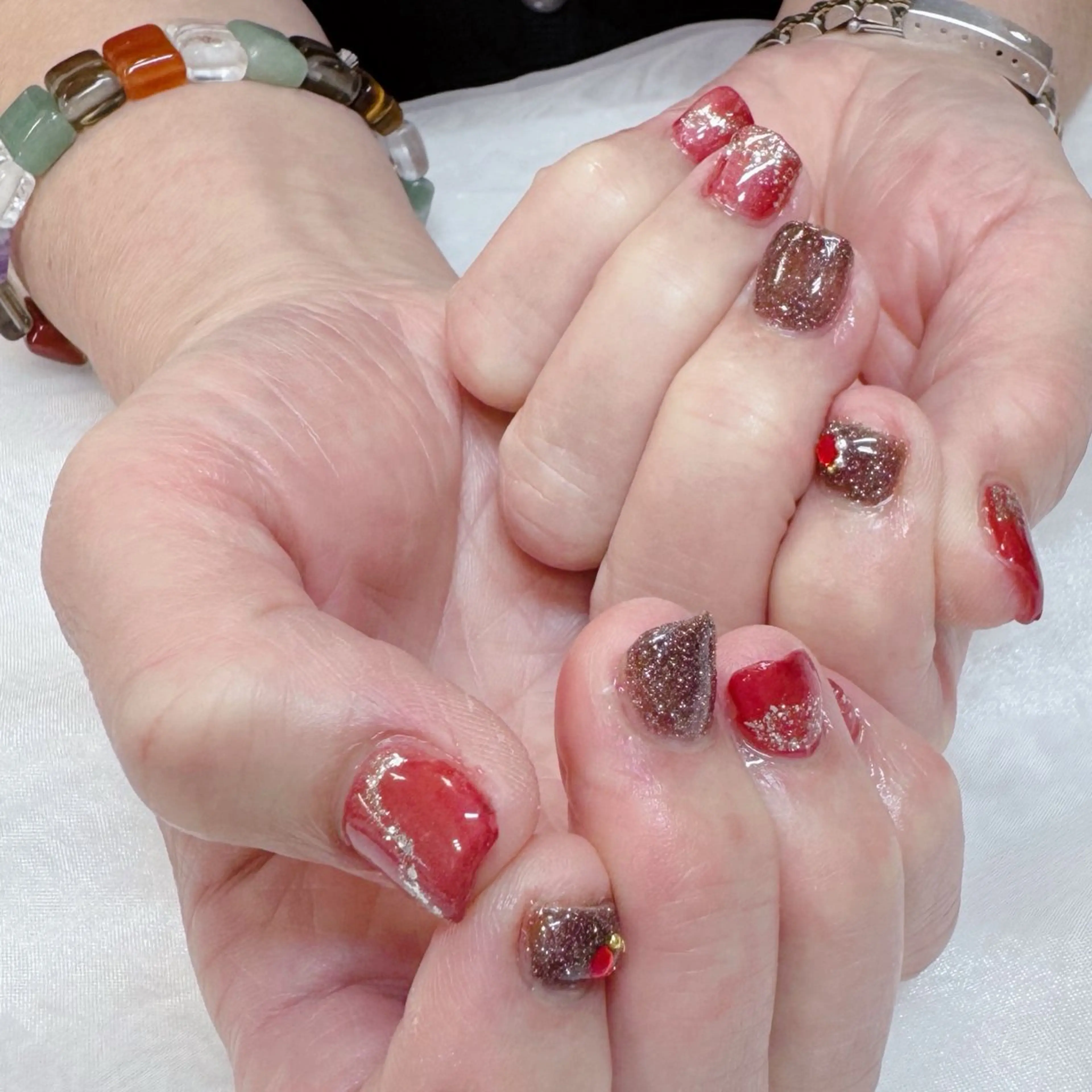 ネイル ボルドー ブラウン グラデーション ラメ(グリッター) ラメグラデーション maruyasu. yのネイルデザイン