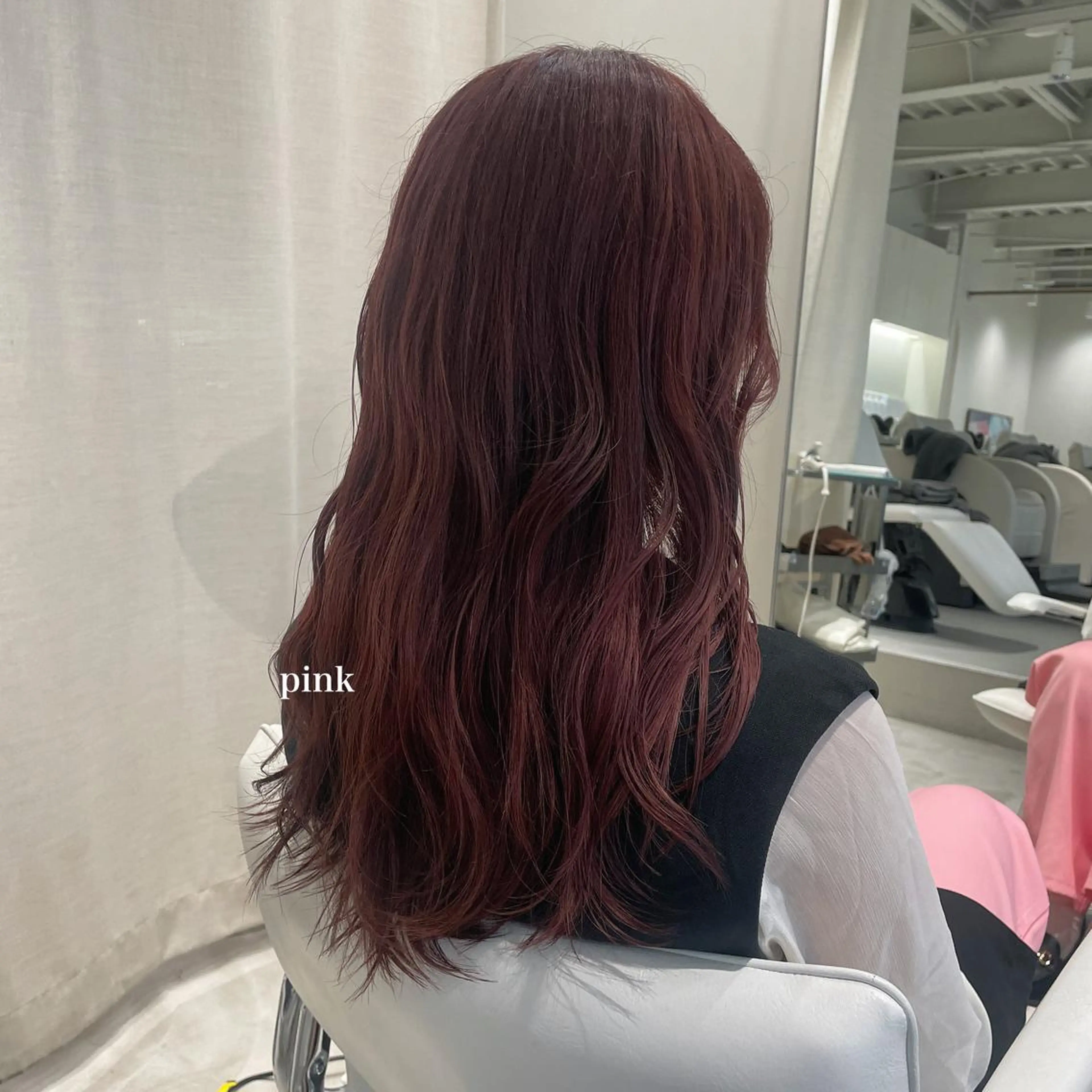 ロング カラー ピンクカラー 峯崎 葵のヘアスタイル