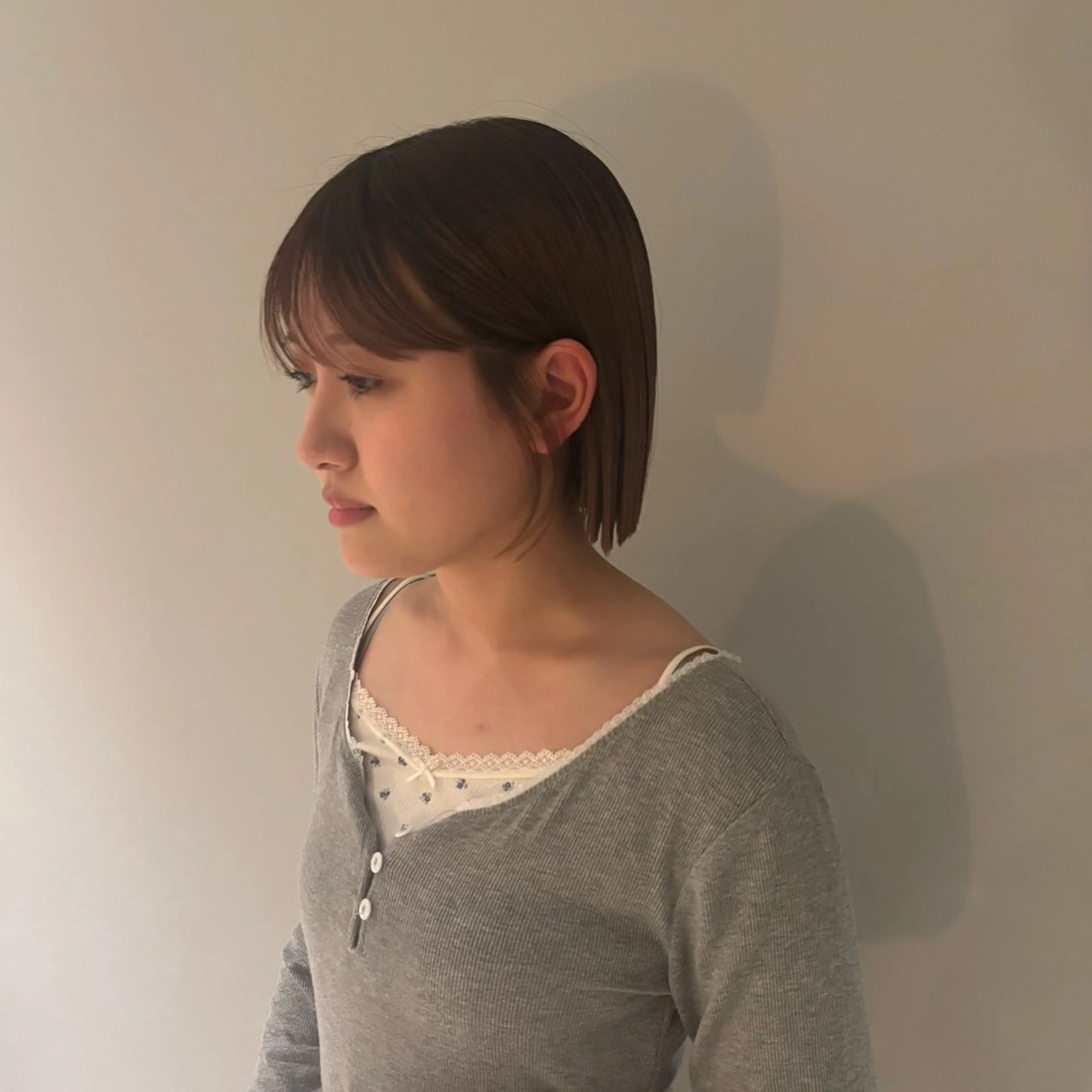 ミディアム ボブ 顔周りカット 小顔カット kelly.un MIUのヘアスタイル