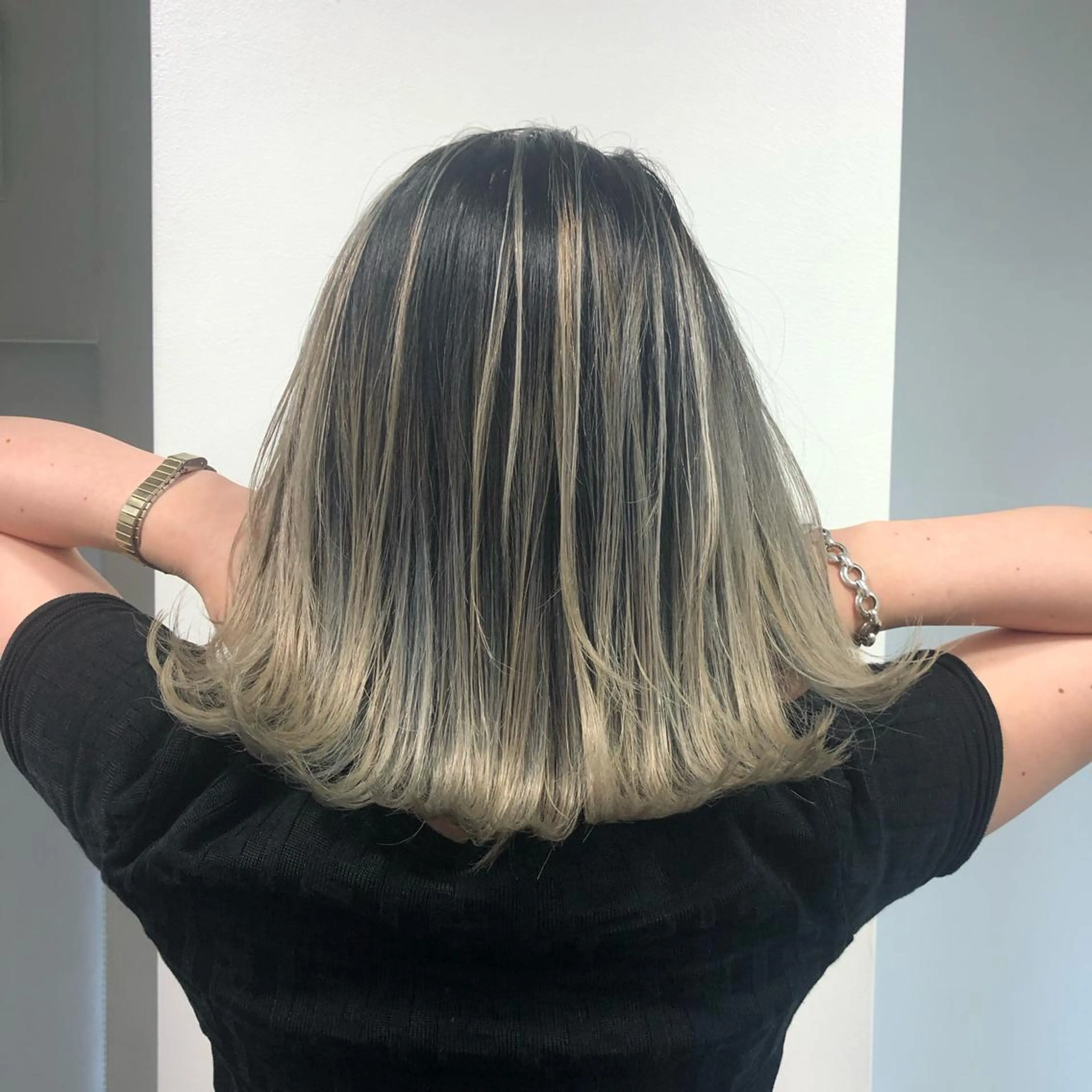 ミディアム カラー バレイヤージュ レイヤーカット ブリーチカラー🌈 石垣翔太のヘアスタイル