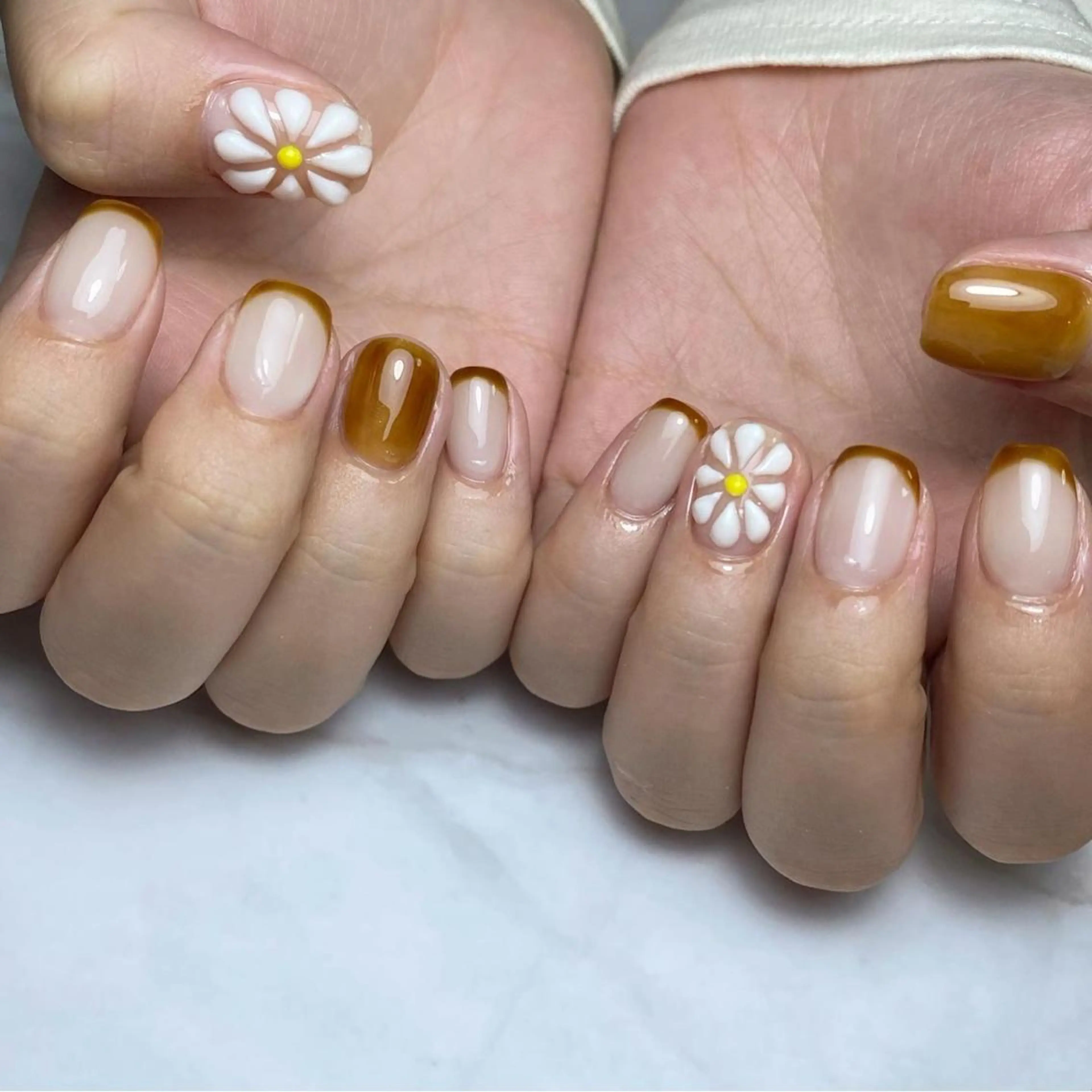ネイル べっ甲ネイル フレンチネイル ショートネイル Nail ameria megu所属・ameria meguのネイルデザイン