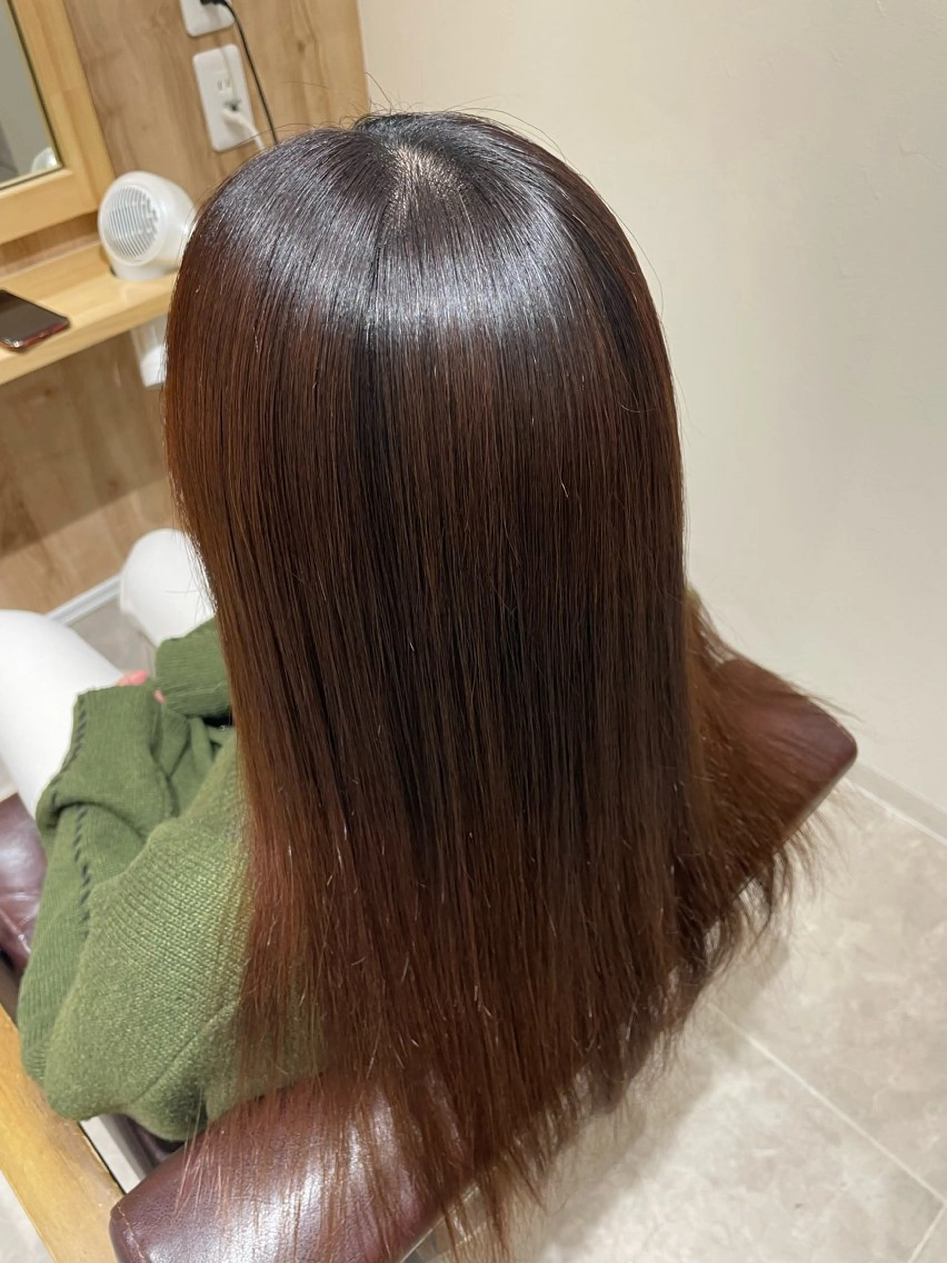 セミロング 髪質改善 Homieのヘアスタイル