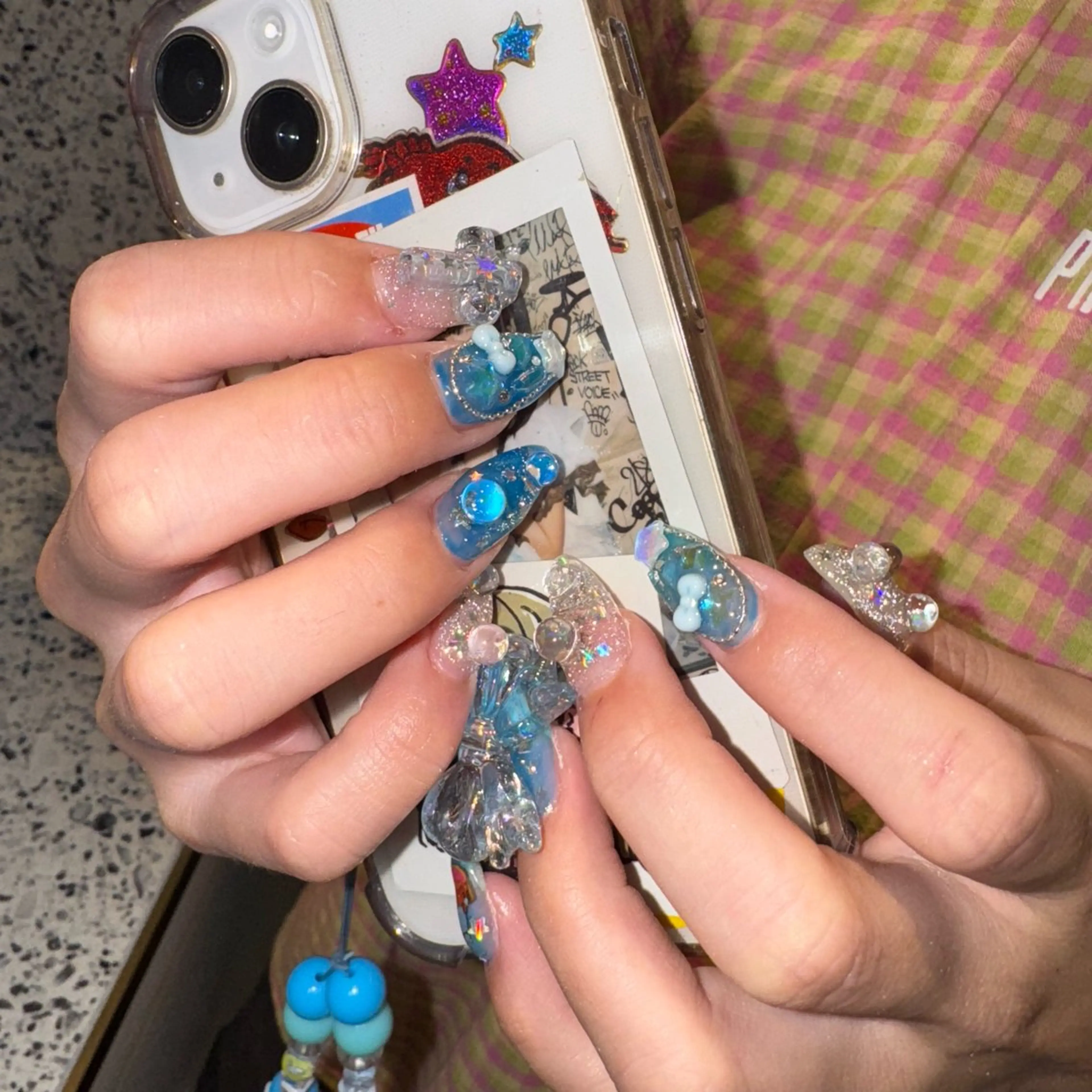 ネイル ブルー キラキラネイル ハンドネイル RIEKO🍒 ワンホン♡推しネイルのネイルデザイン