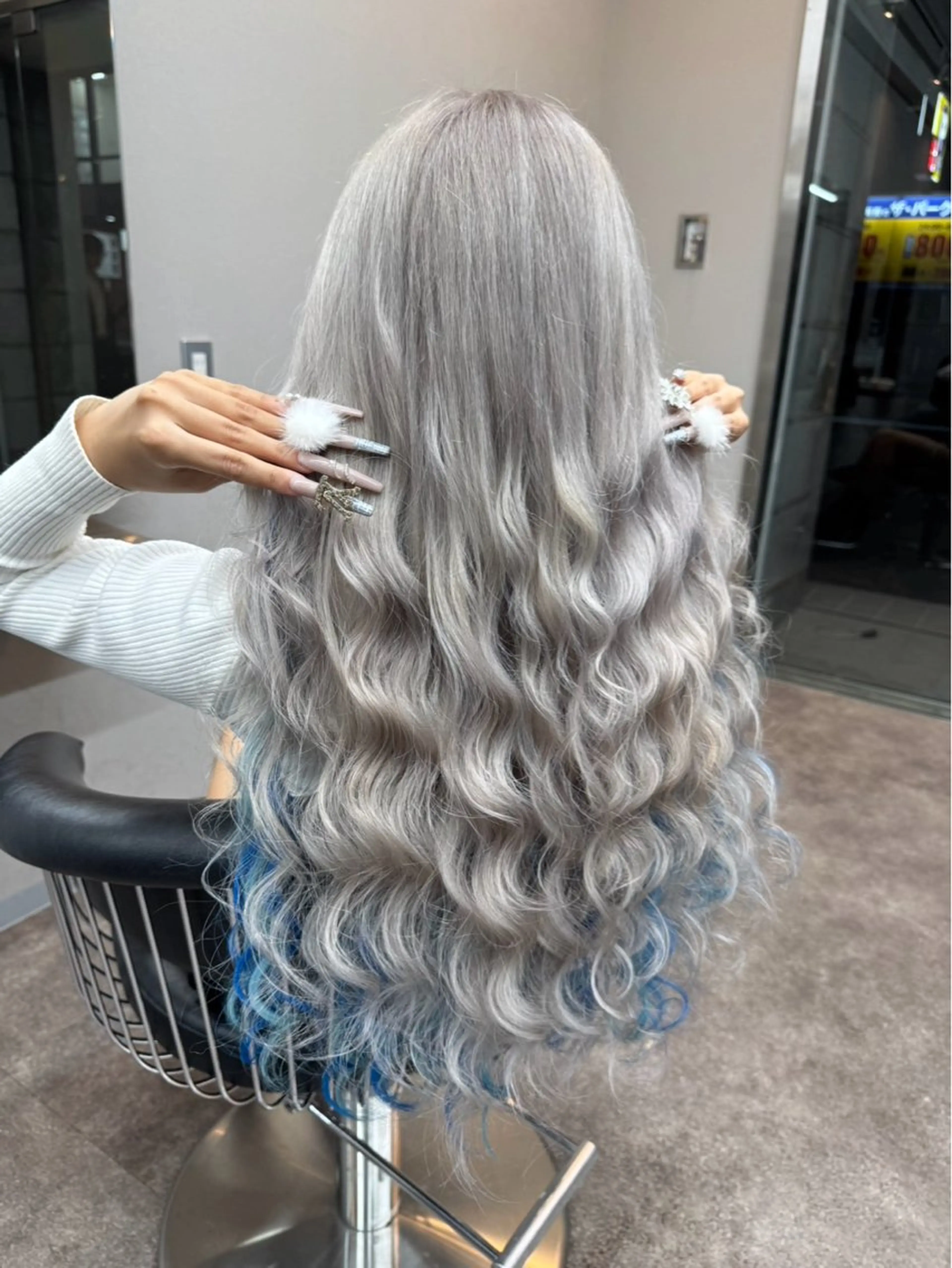 ロング ヘアカラー かのブリーチカラー 🎧⛓️🩶のヘアスタイル