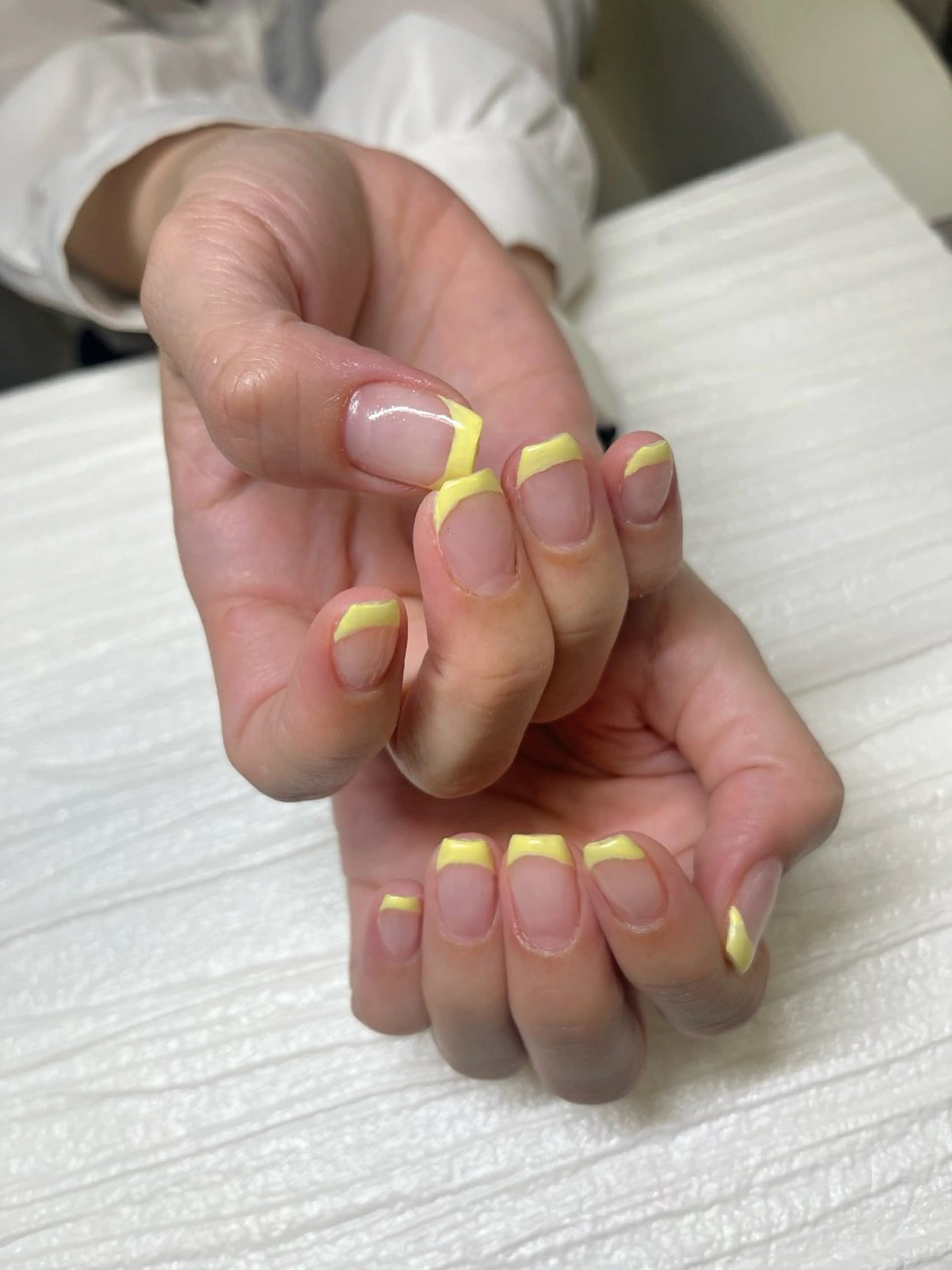 ネイル フレンチネイル ショートネイル シンプルネイル 黄色 ハンドネイル フットネイル chai 上本町 sakuraのネイルデザイン