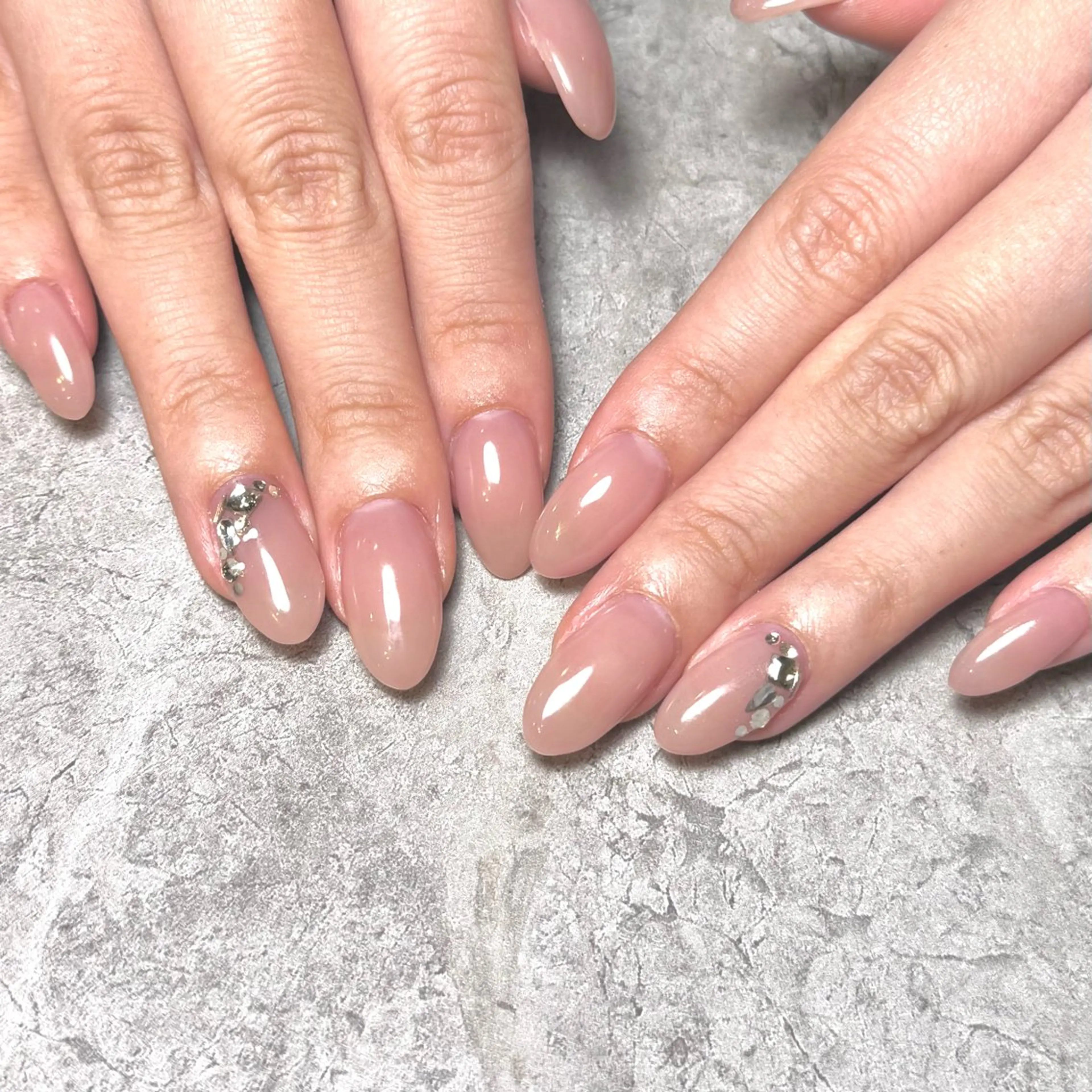 ネイル キラキラネイル ワンカラーネイル ピンク ストーンネイル ワンホンネイル ハンドネイル Nail Salon Lillion【リリオン】所属・lillion karenのネイルデザイン