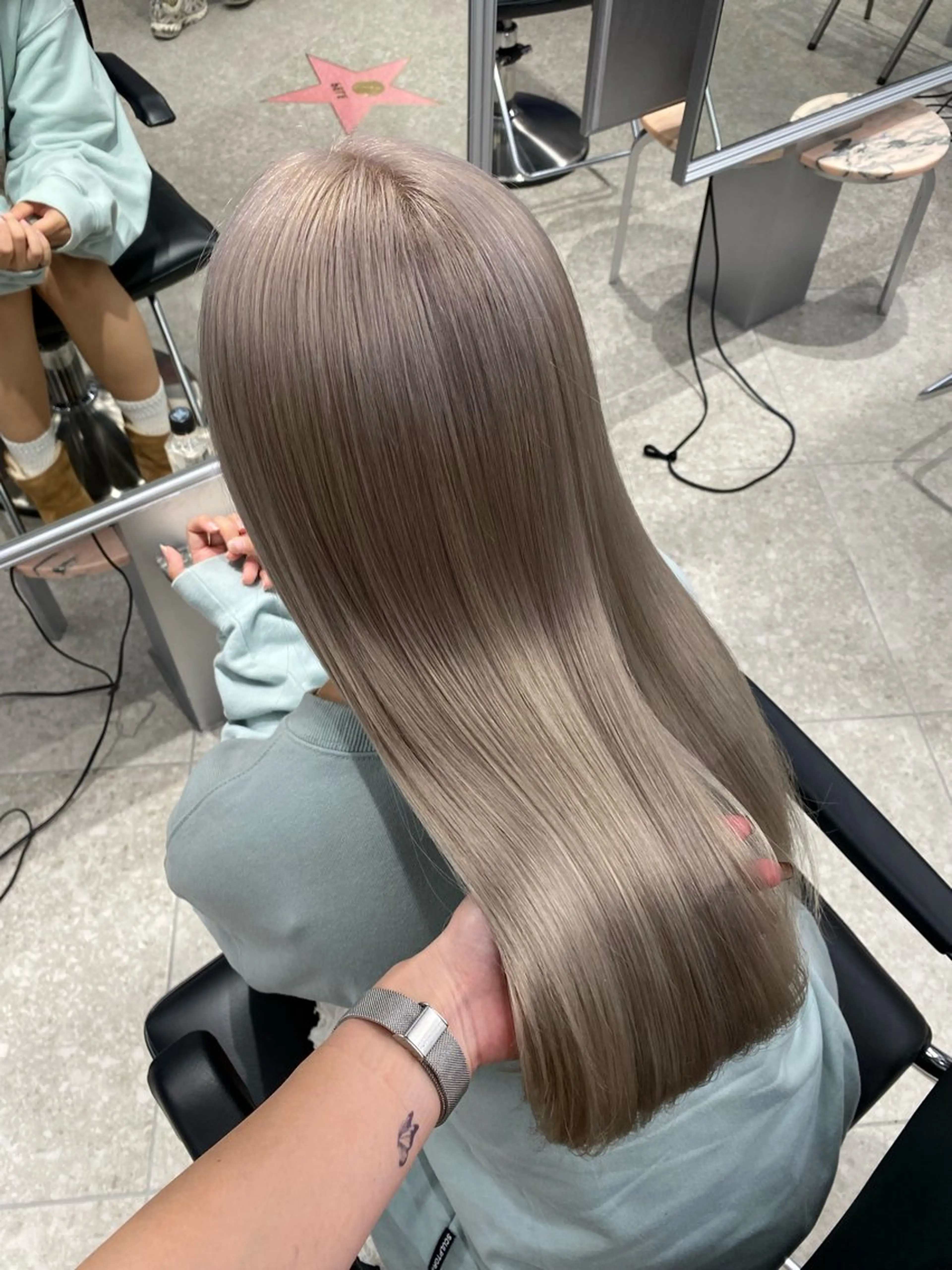 カラー ヘアカラー トリートメント PELE ハイトーン 児玉 大翔のヘアスタイル