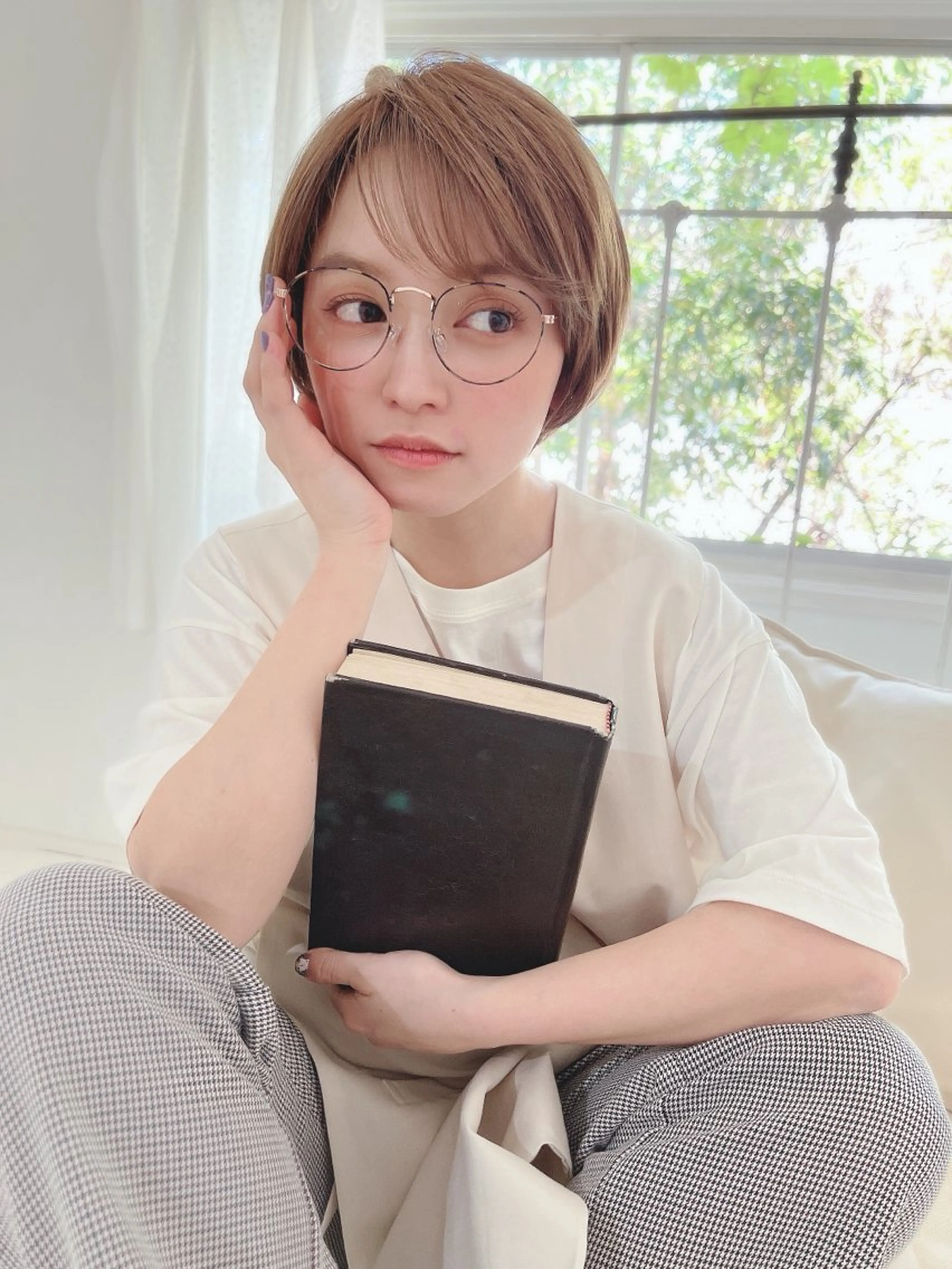 セミロング カラー 寺元 奈々のヘアスタイル