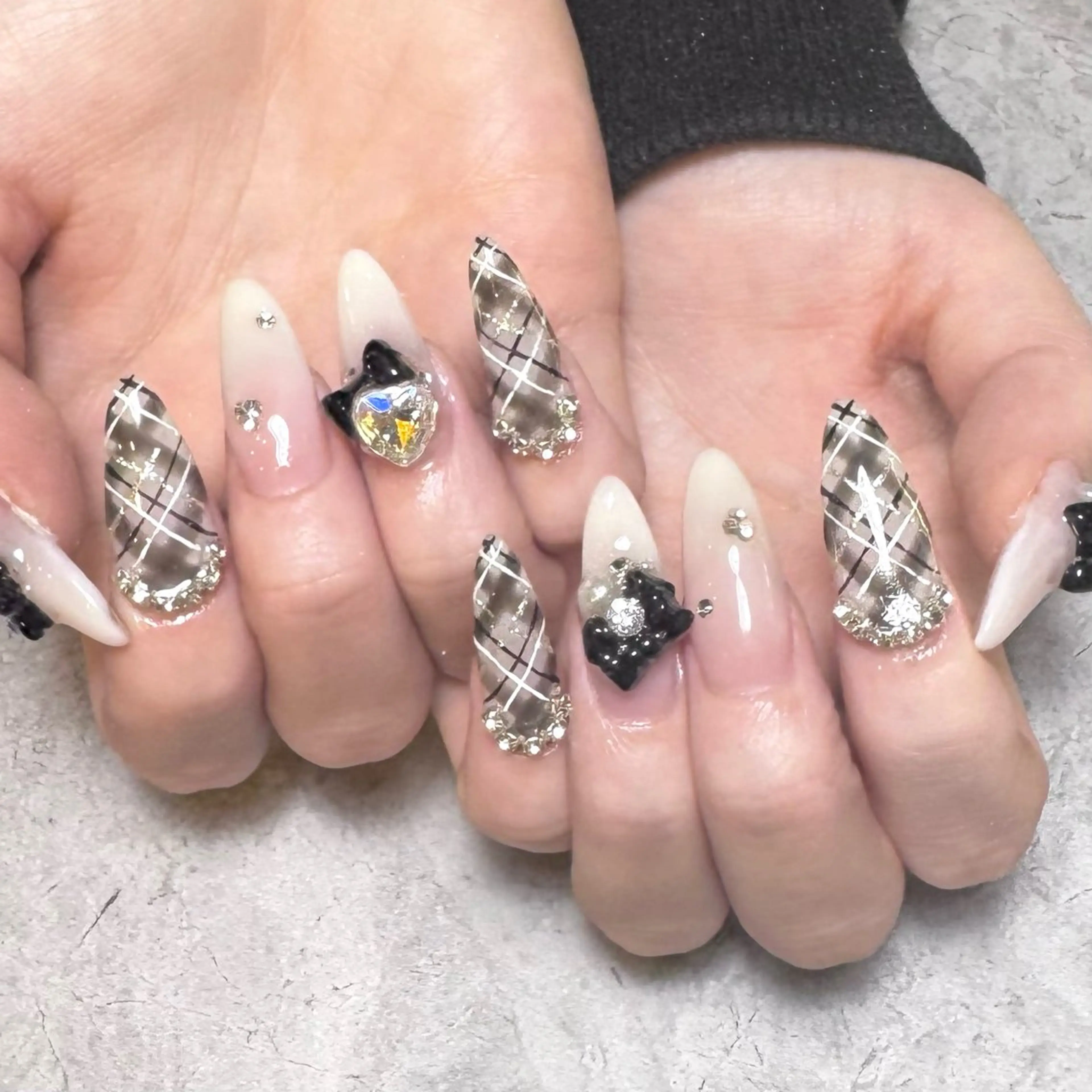 ネイル フレンチネイル ガーリー ハート キラキラネイル リボン ハンドネイル Nail Salon Lillion【リリオン】所属・lillion karenのネイルデザイン