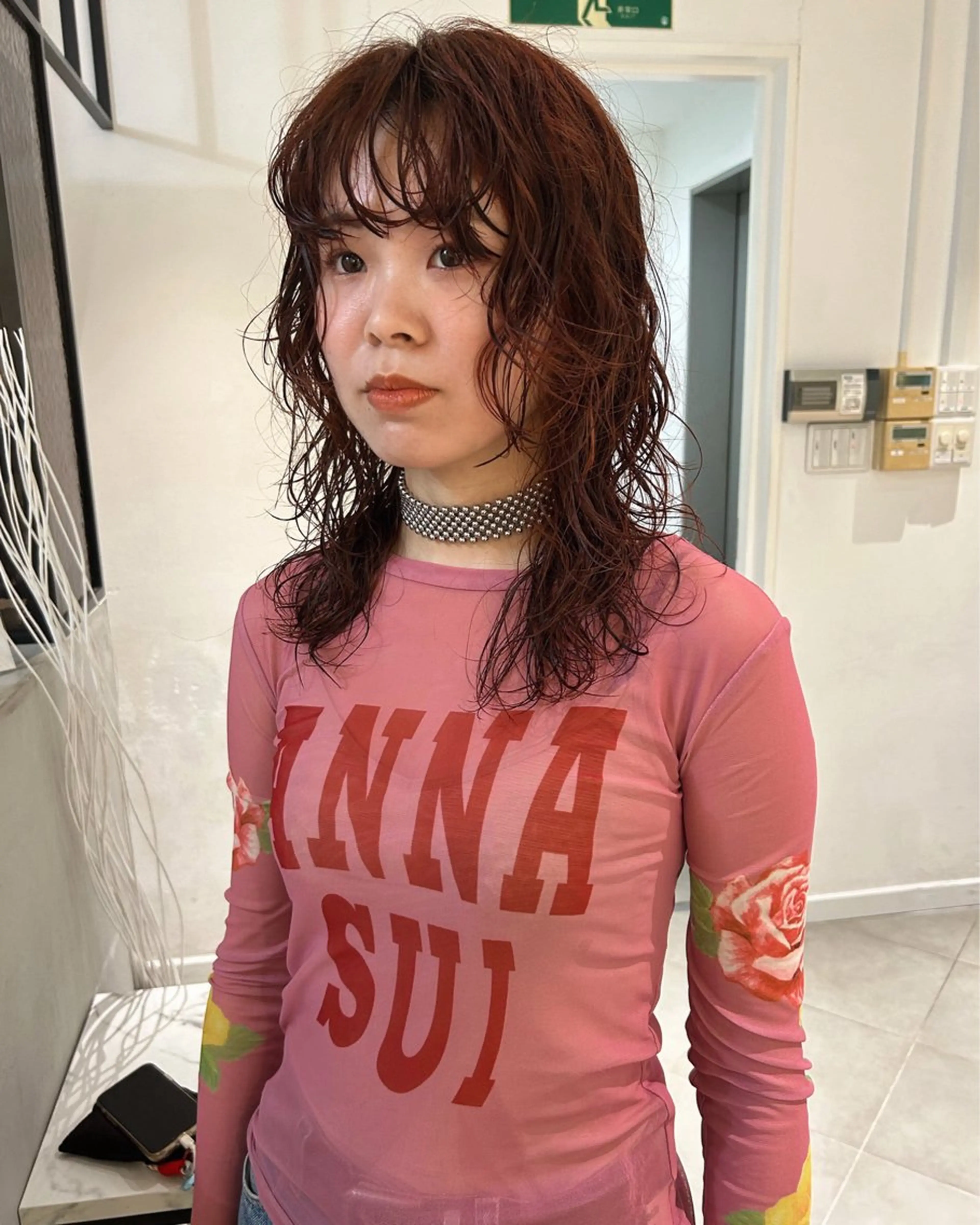 セミロング カラー パーマ セミロングパーマ レイヤーカット カット ヘアカラー パーマ Loom.所属・村上雅人 ナチュラルモードのヘアスタイル