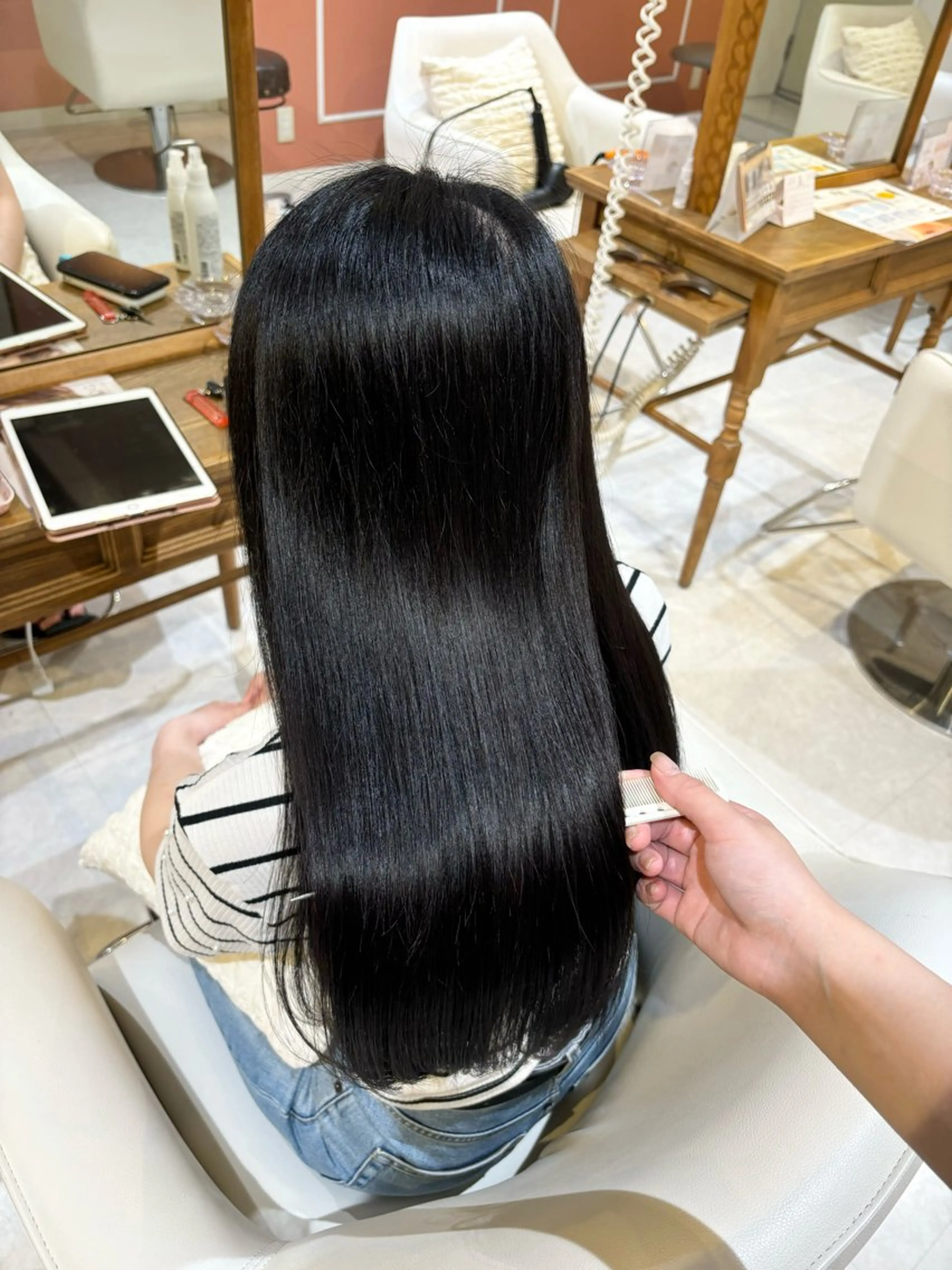 ロング カラー ダークグレー ダークグレージュ グレージュ カット ヘアカラー 山﨑 まなかのヘアスタイル