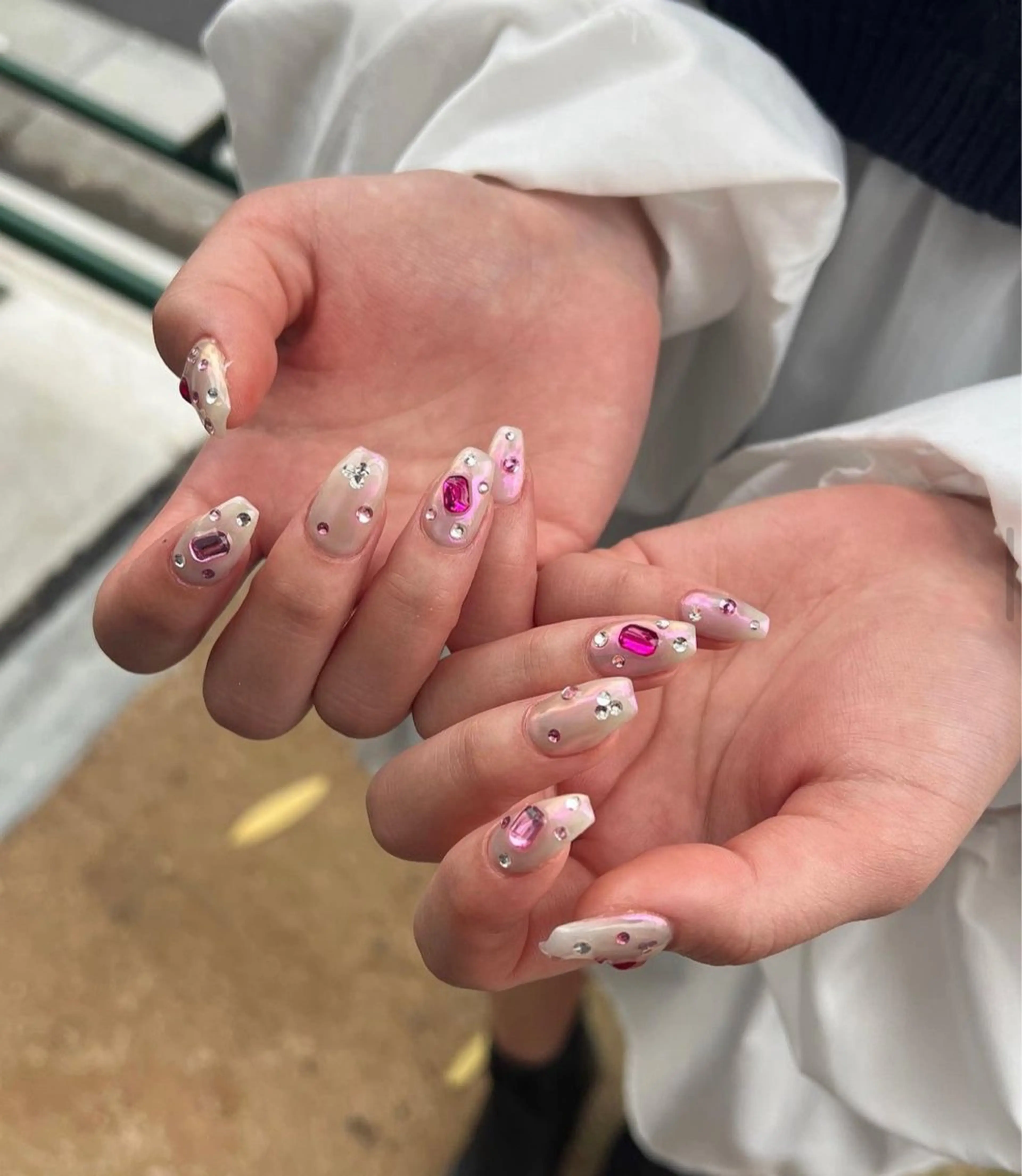 ネイル オーロラネイル フレンチネイル ジェルネイル 持ち込み パラジェル LeaLea nails.のネイルデザイン