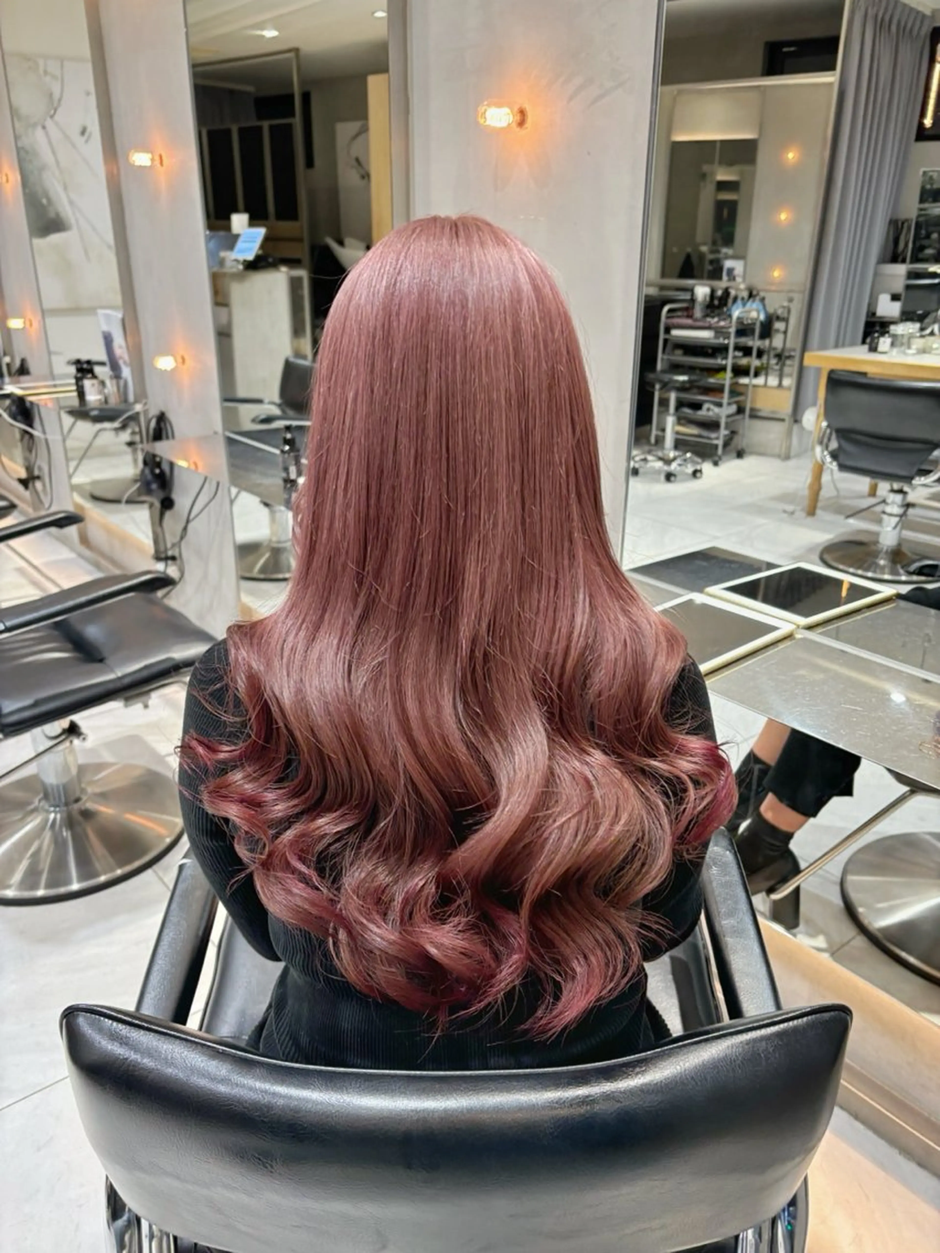 ロング カラー ヘアアレンジ ベージュカラー ブリーチ ピンクカラー ピンクベージュ ヘアカラー トリートメント ヘアセット 艶髪/レイヤーカット 🐣misakiのヘアスタイル