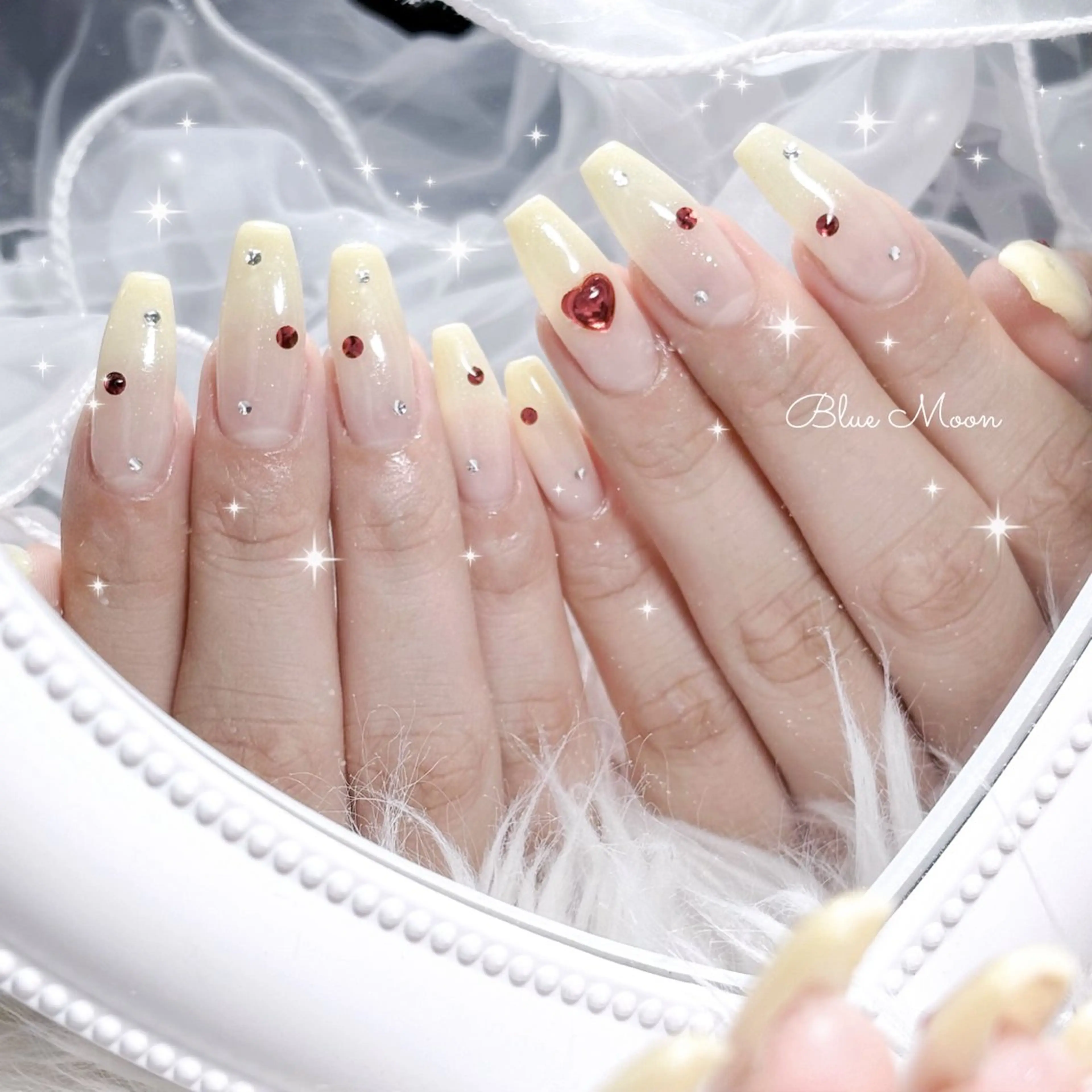 ネイル ハンドネイル フットネイル ハンドケア nail salon Blue Moonのネイルデザイン