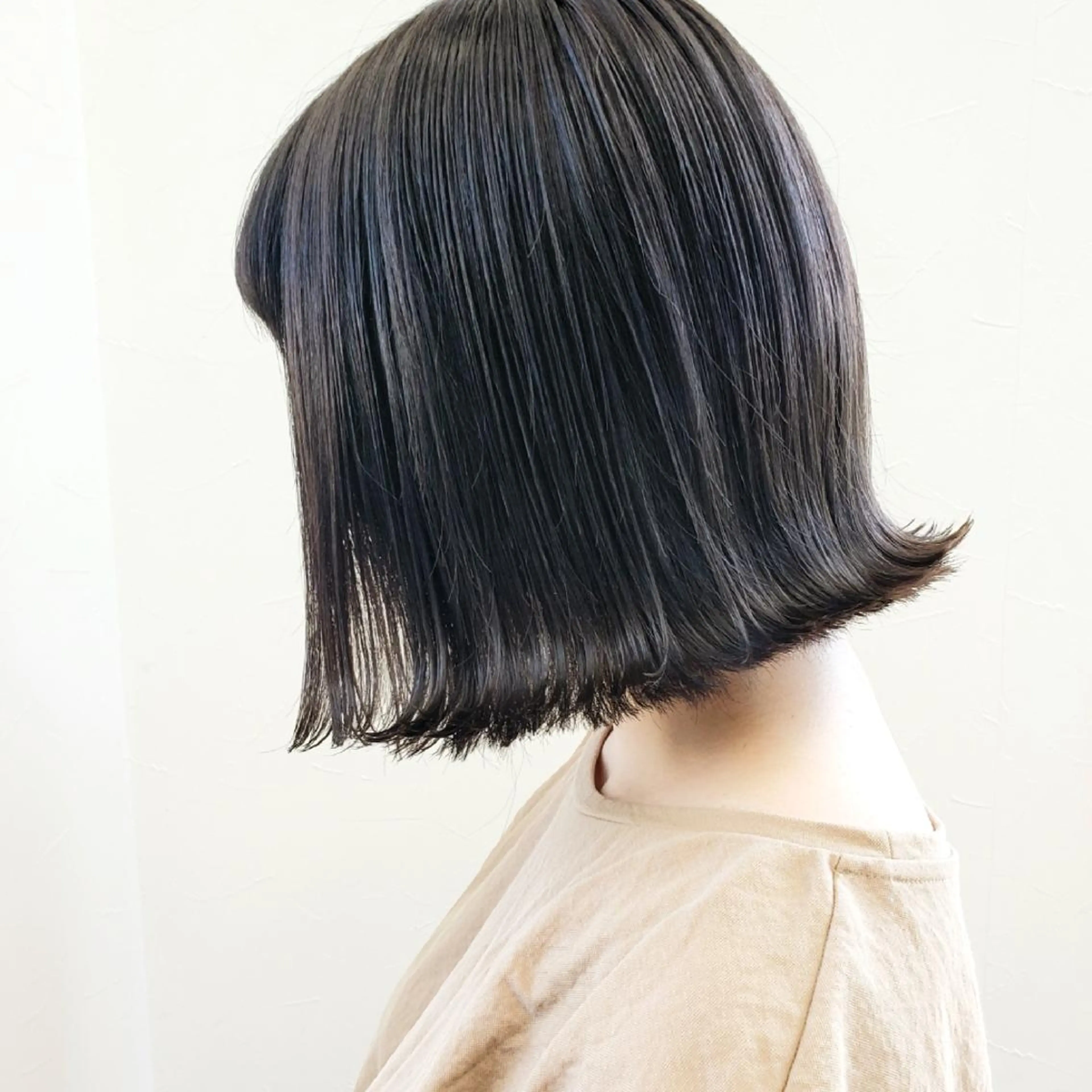 ミディアム カラー 切りっぱなしボブ グレージュ ボブ カット ヘアカラー トリートメント レイヤーカット/ ウルフカット/大橋 のヘアスタイル