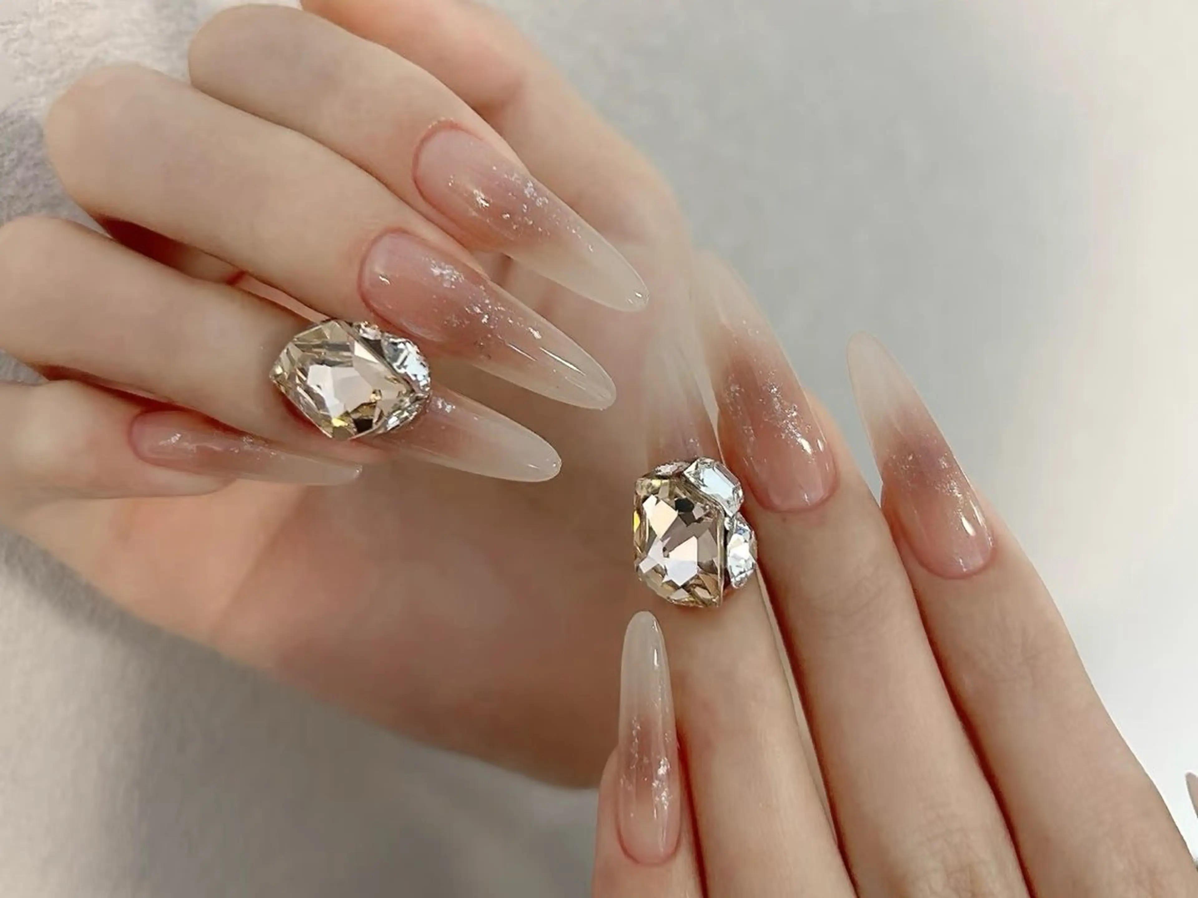 ネイル 長さ出し フットネイル フレンチネイル ジェルネイル ガーリー ハンドネイル NYネイルサロン　千葉中央店所属・NYネイルサロン 千葉中央店のネイルデザイン