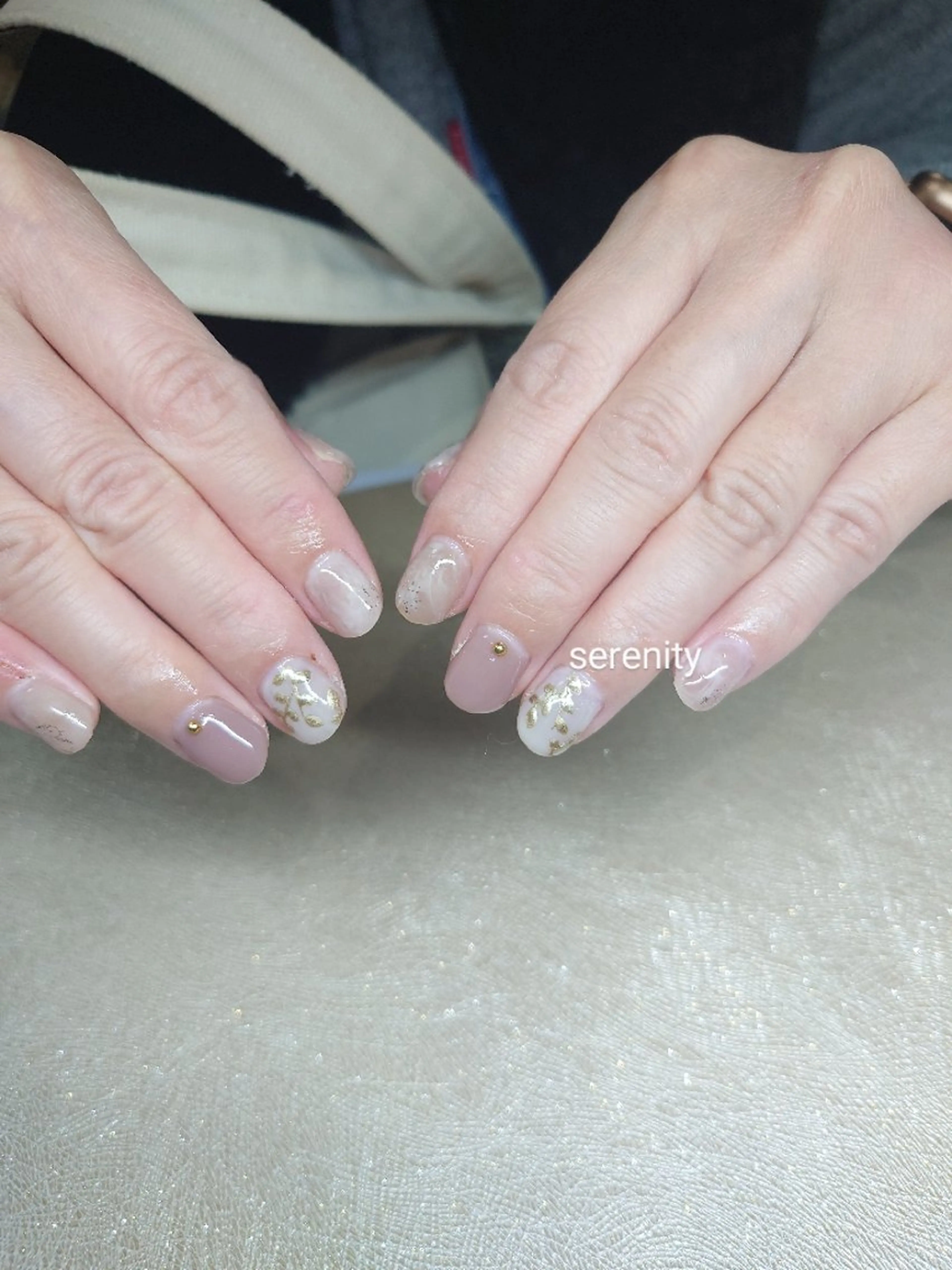 ネイル ゴールド 持ち込み ニュアンスネイル nail  serenityのネイルデザイン