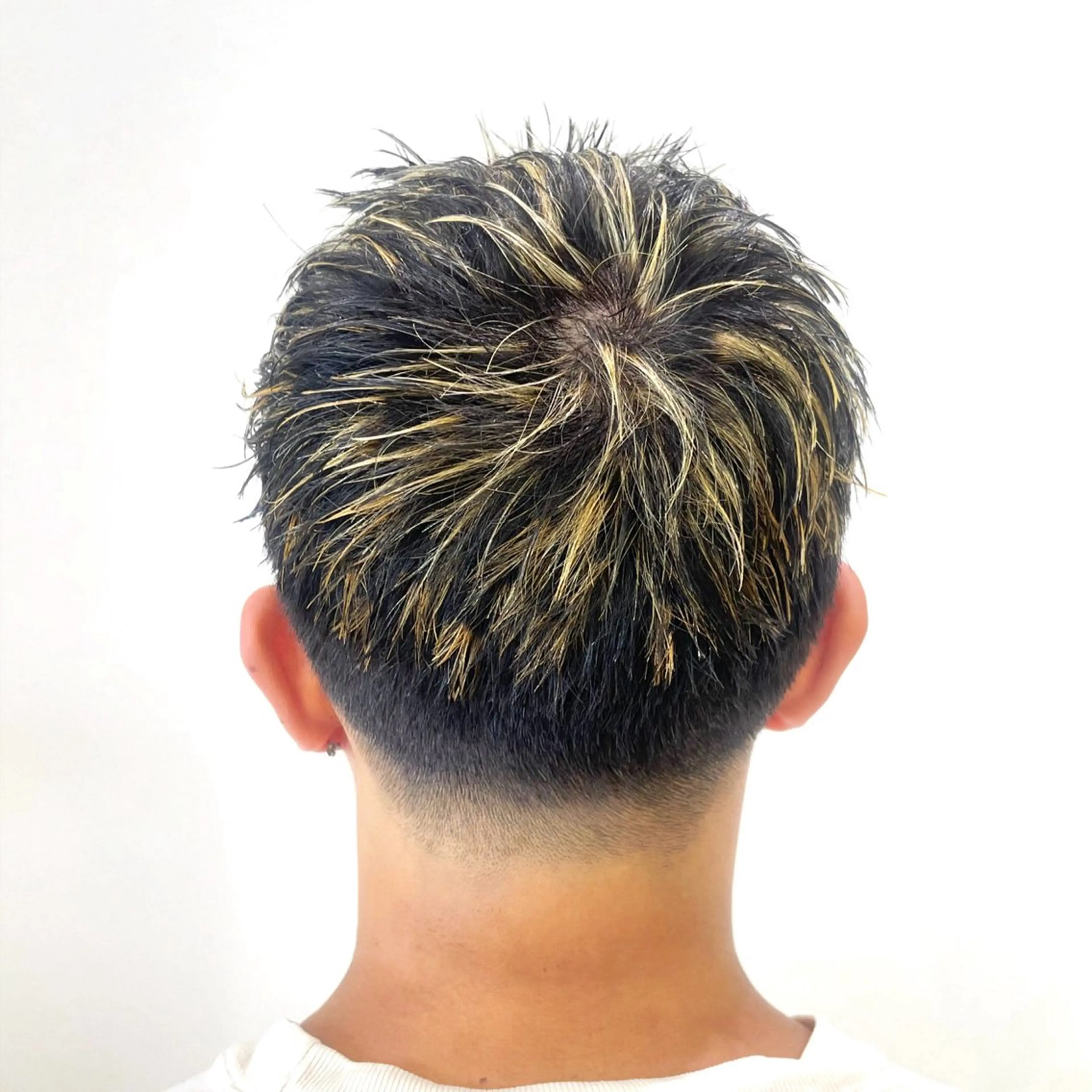 カラー メンズ メンズブリーチ ビジネス フェードカット メンズハイライト メンズメッシュ ヘアカラー メンズ支持率No.1 /大船メンズパーマのヘアスタイル