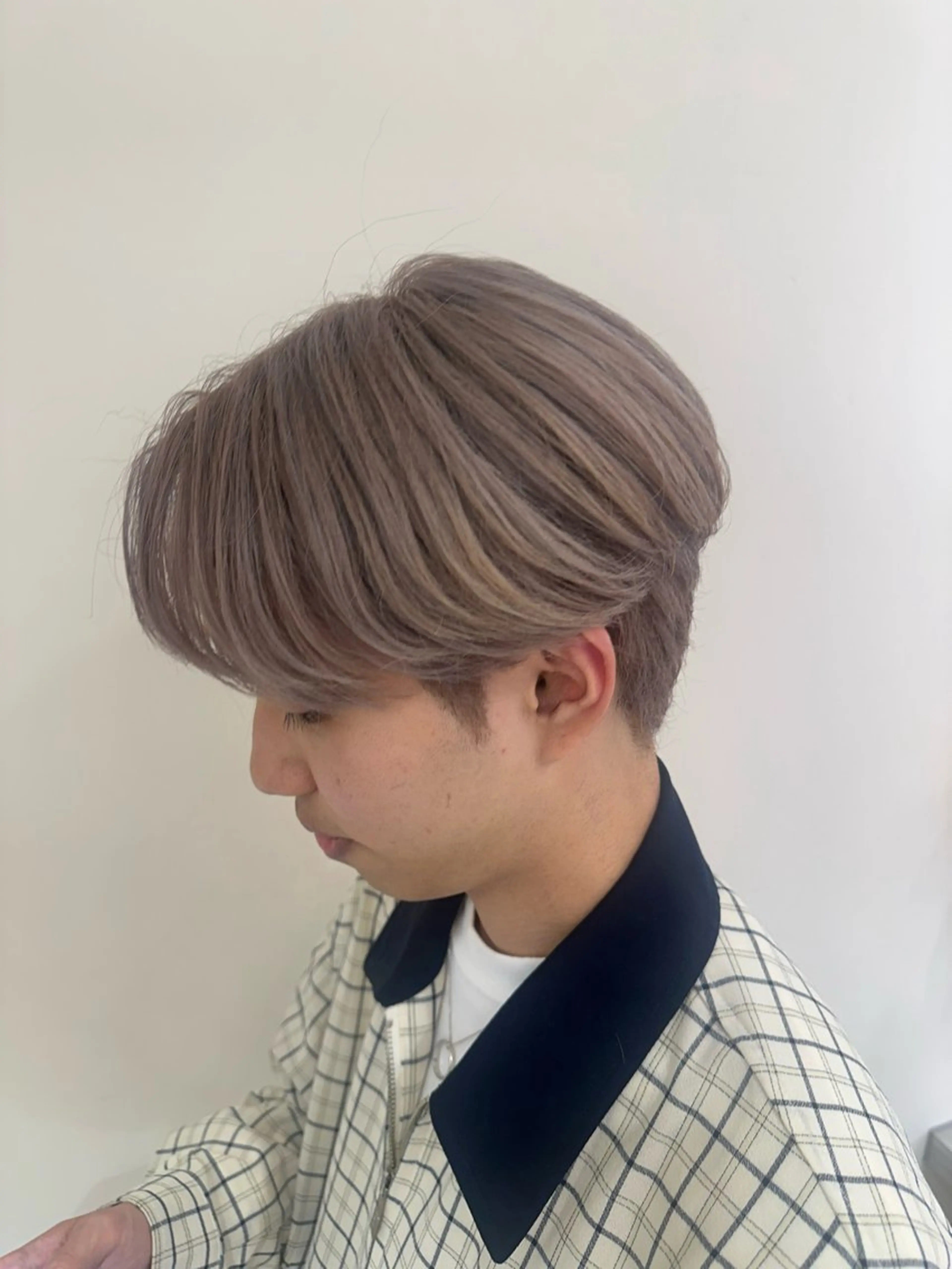 カラー メンズ タイトボブ個性派カラ ーAKANEのヘアスタイル