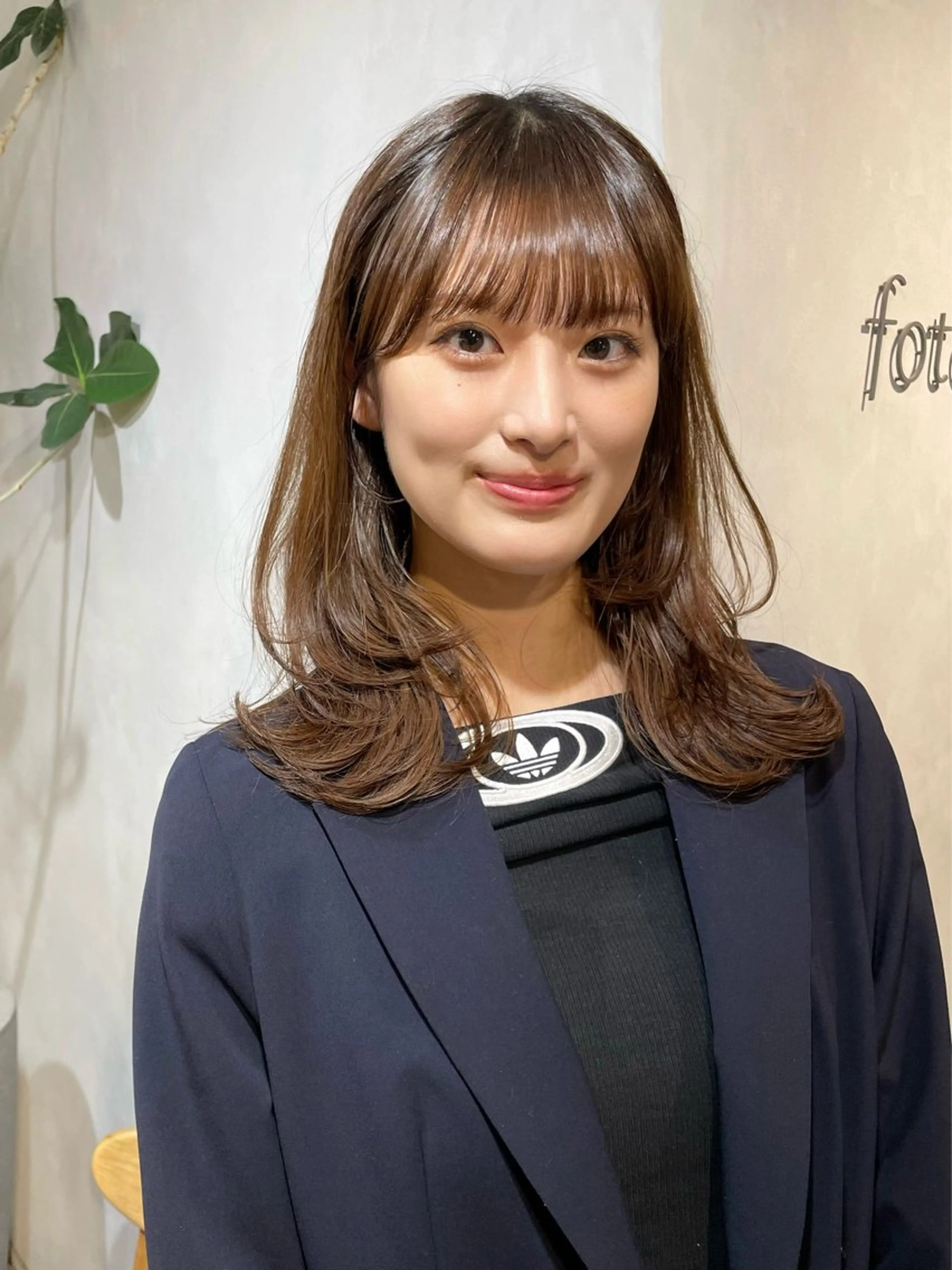 ミディアム SAKI 新宿のヘアスタイル