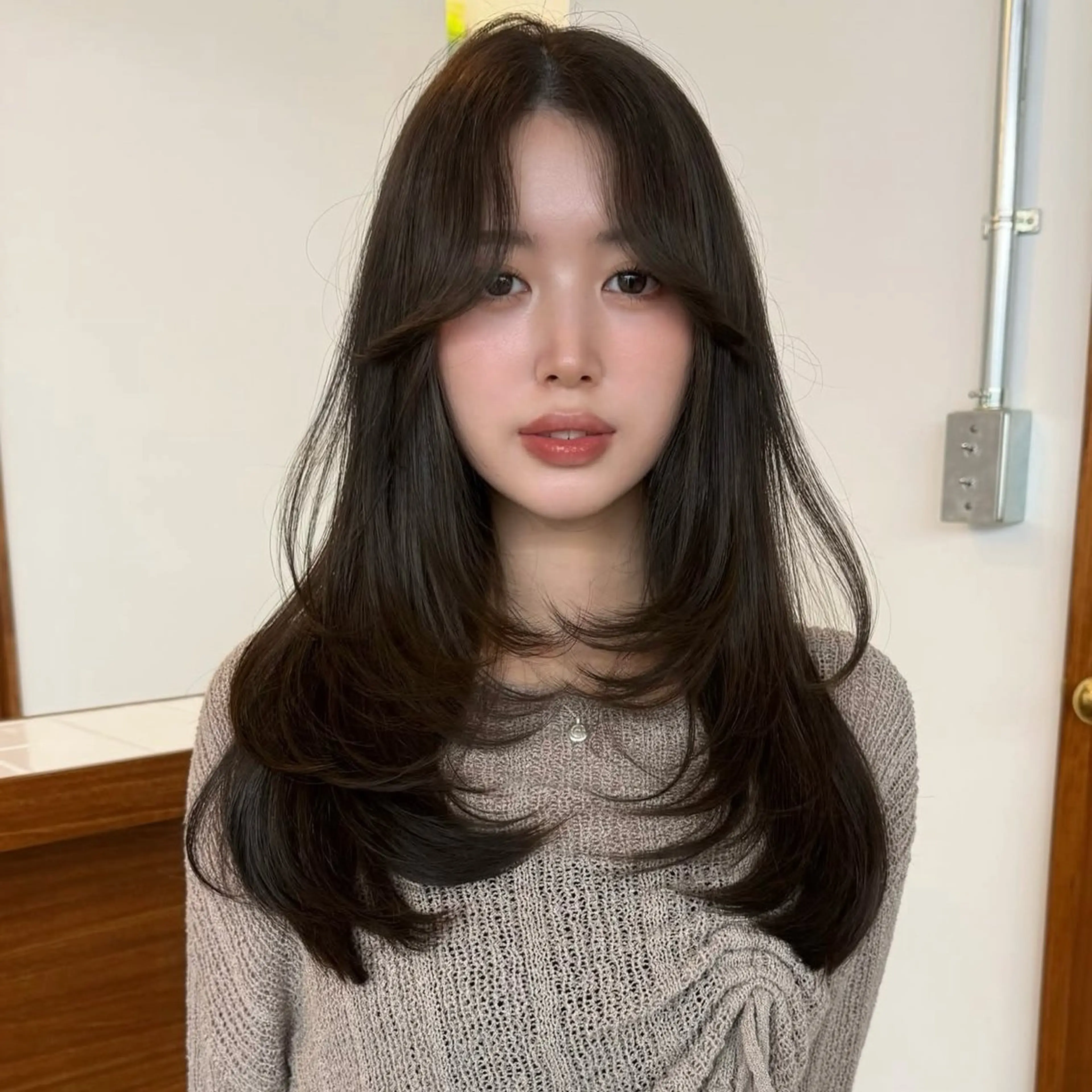 【土日祝限定¥0円❤️】レイヤーカット※夜19:00​〜​ロング.ミディアムの方のみ5cm以上カット✨の写真