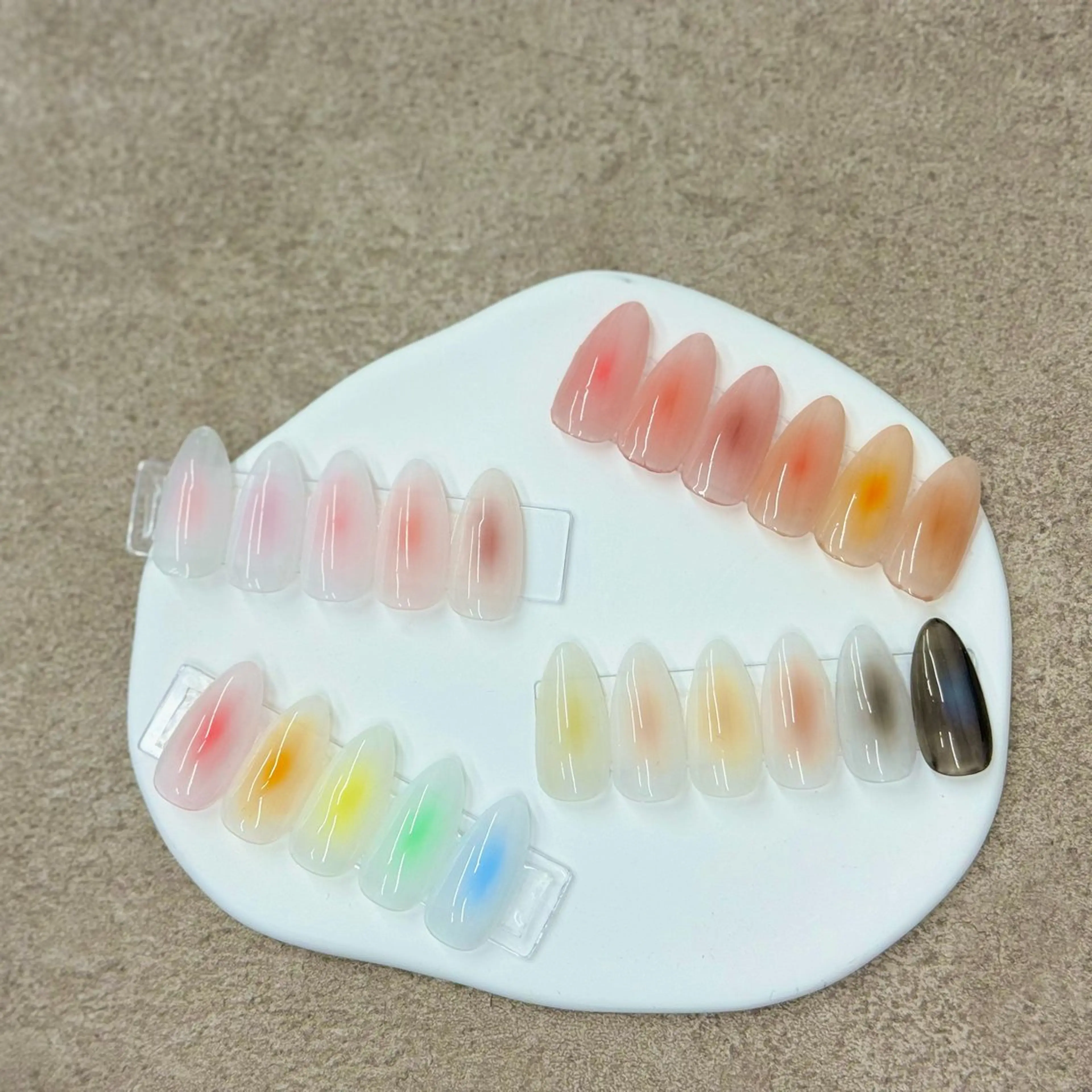 ネイル チークネイル ニュアンスネイル Nail Sant Esperanza by SALON DE やす所属・Sant Esperanzaのネイルデザイン