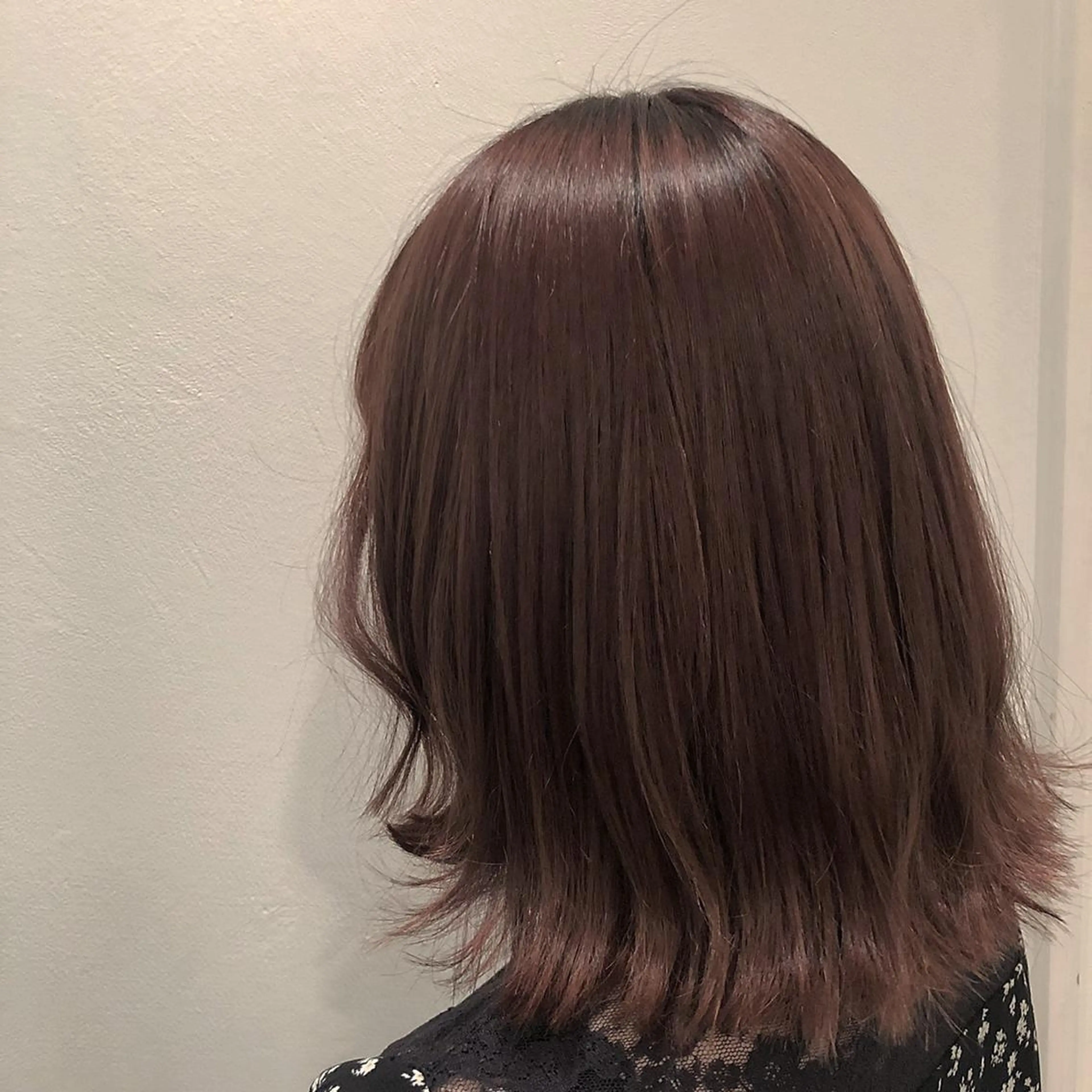 ミディアム カラー 安澤 彩奈のヘアスタイル