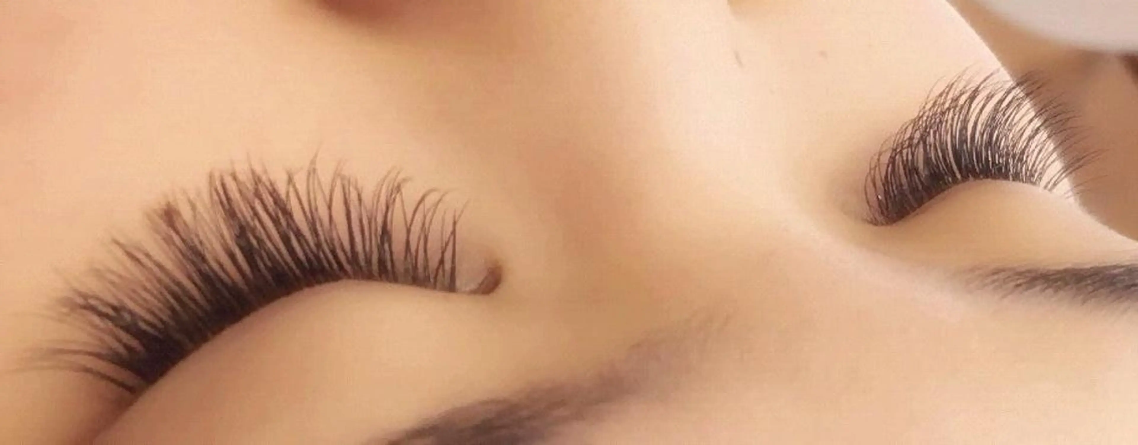 マツエク・マツパ 付け放題 フラットラッシュ ラヴィール Ravirのマツエク・マツパデザイン