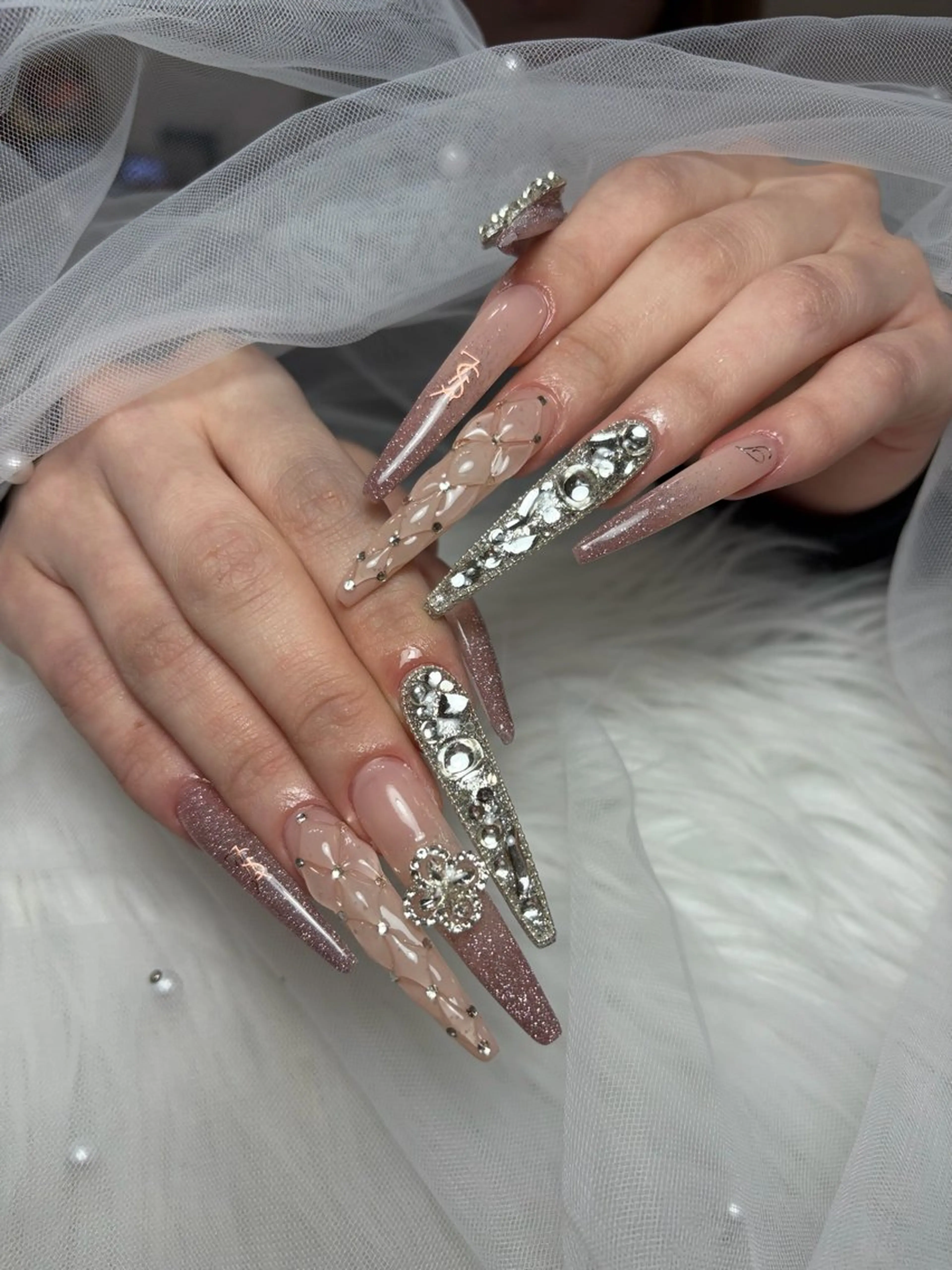 ネイル アートネイル 長さ出し ジェルネイル マグネットネイル ニュアンスネイル ハンドネイル Cloudy Chan Nailのネイルデザイン