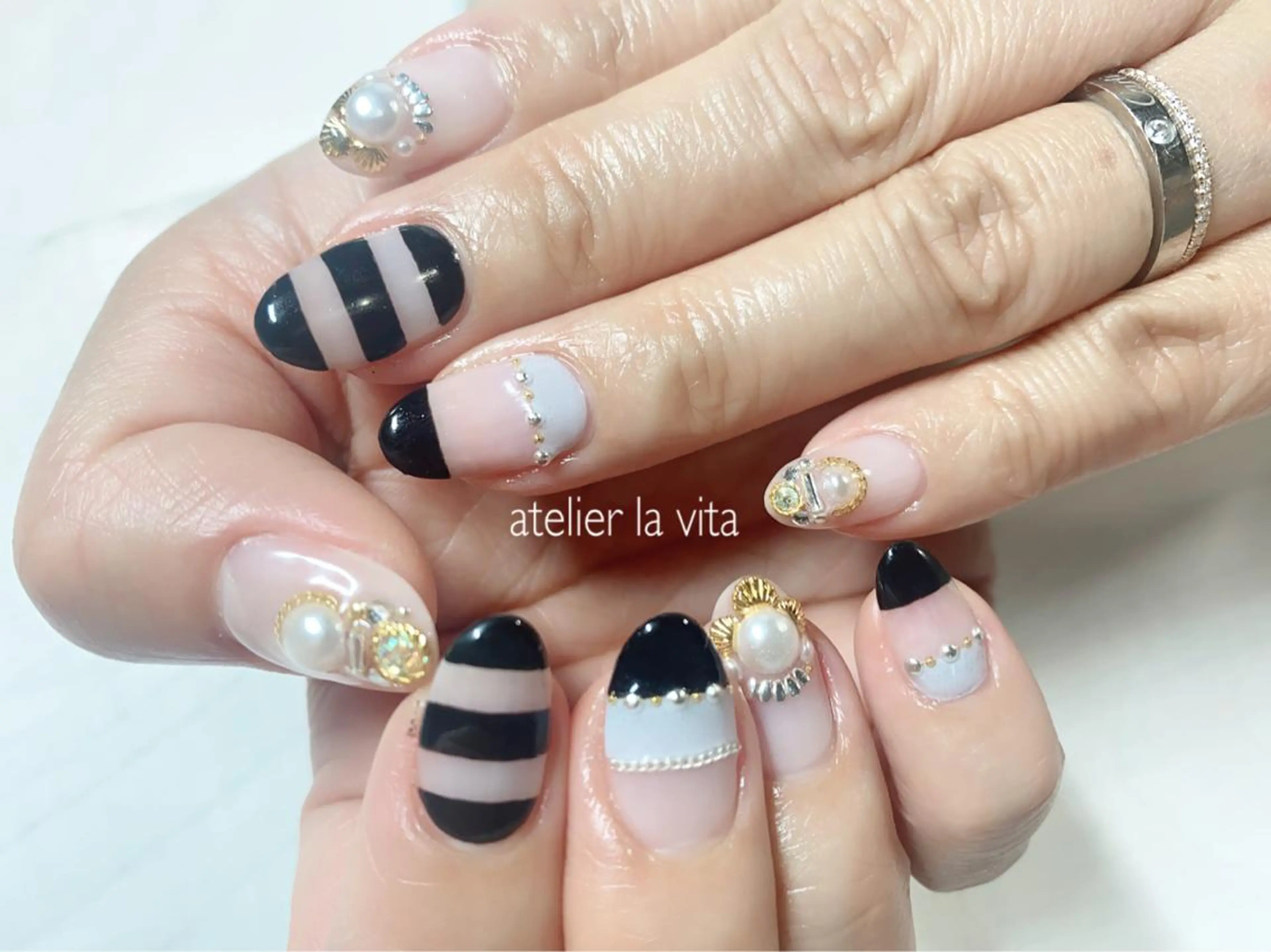 ネイル ボーダー クリアネイル フレンチネイル ジェルネイル ワンカラーネイル ハンドネイル atelier la vita所属・lavita. mimuraのネイルデザイン