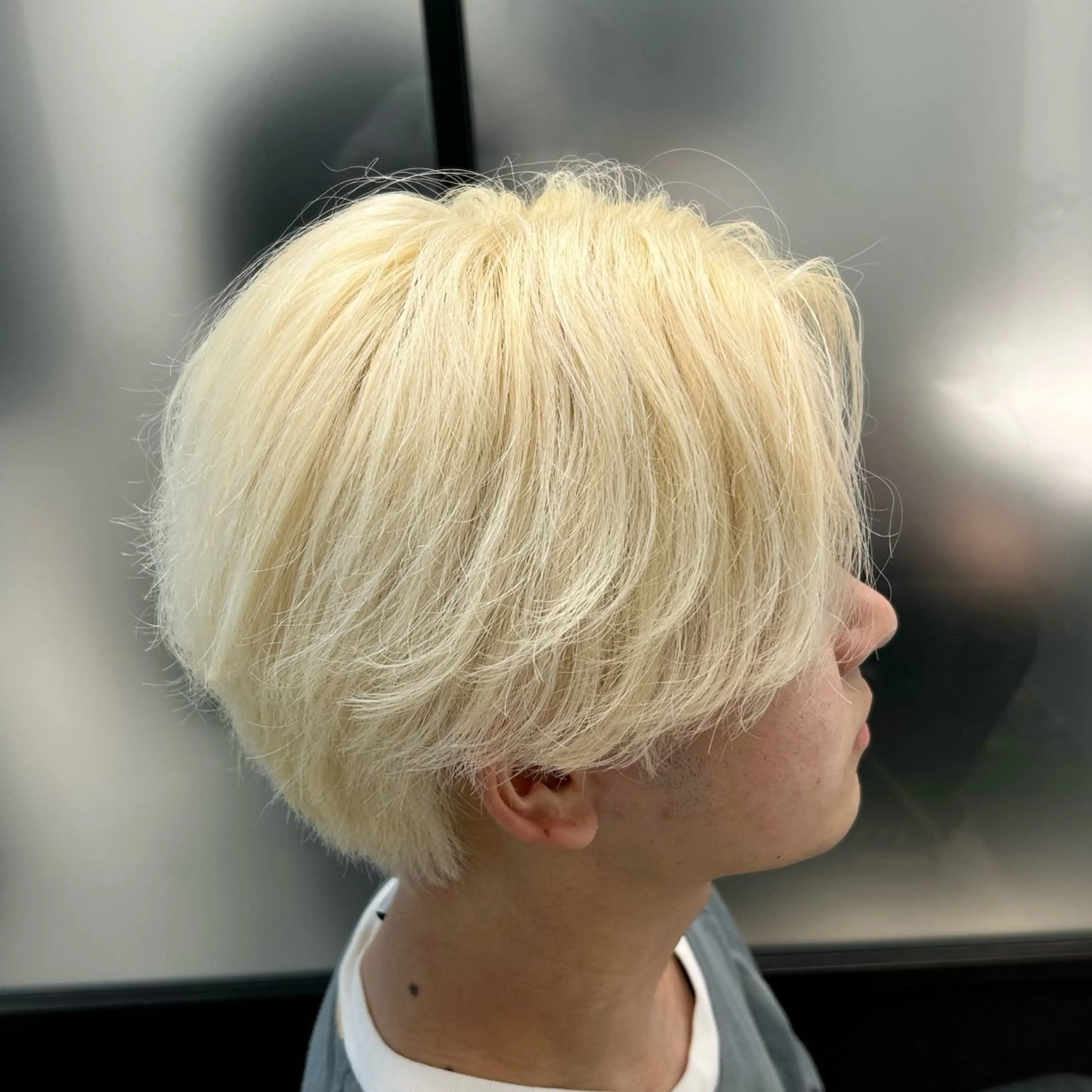 カラー メンズ センターパート メンズハイトーン 抜きっぱなしブロンド ハイトーンカラー 渋谷メンズヘア/ 加藤優一のヘアスタイル