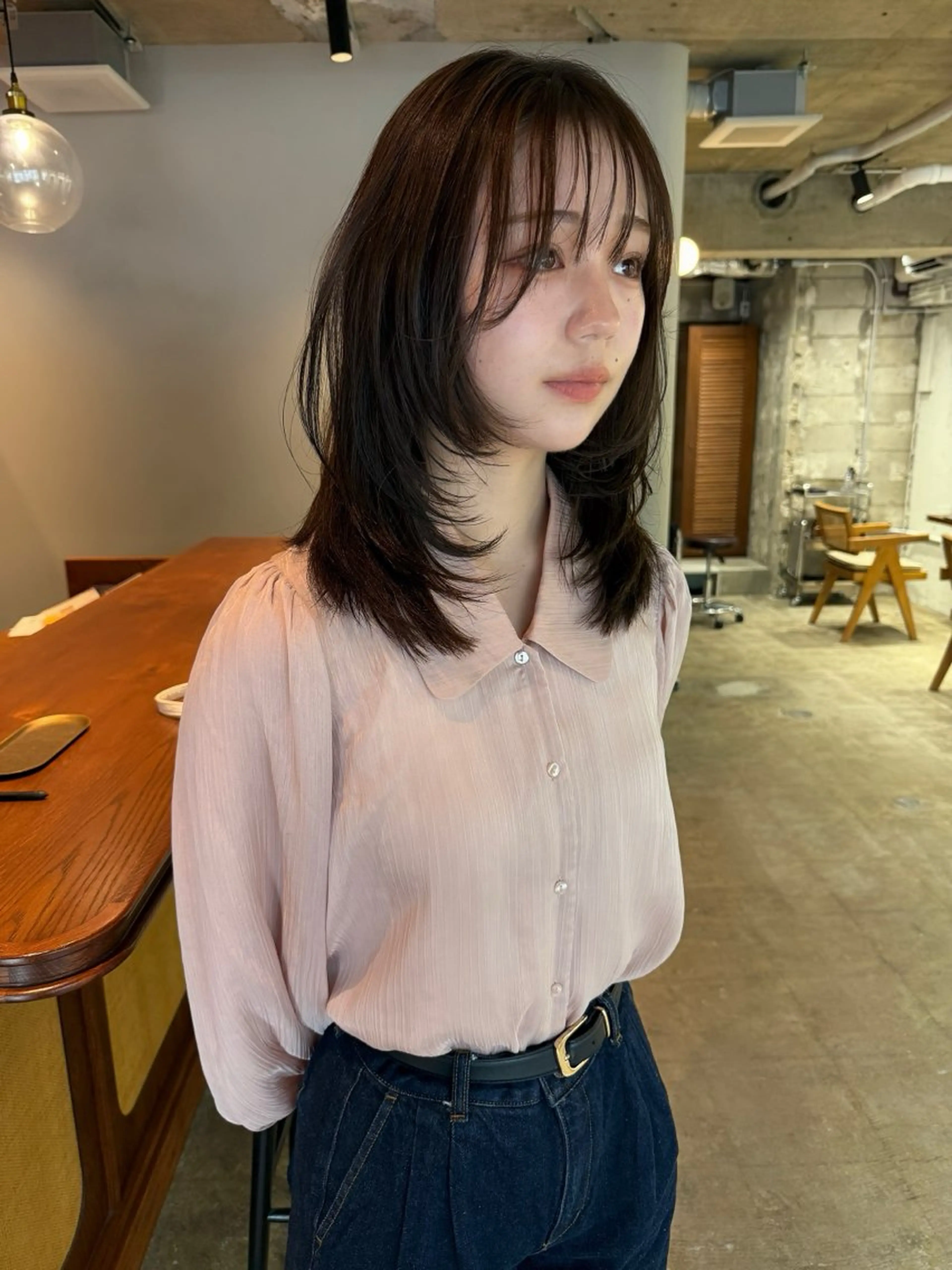 ミディアム カラー ベージュカラー オリーブベージュ レイヤーカット カット ヘアカラー トリートメント ヘッドスパ ヘアセット ere 代々木公園所属・みほ/ニュアンス/ モード/艶カラーのヘアスタイル