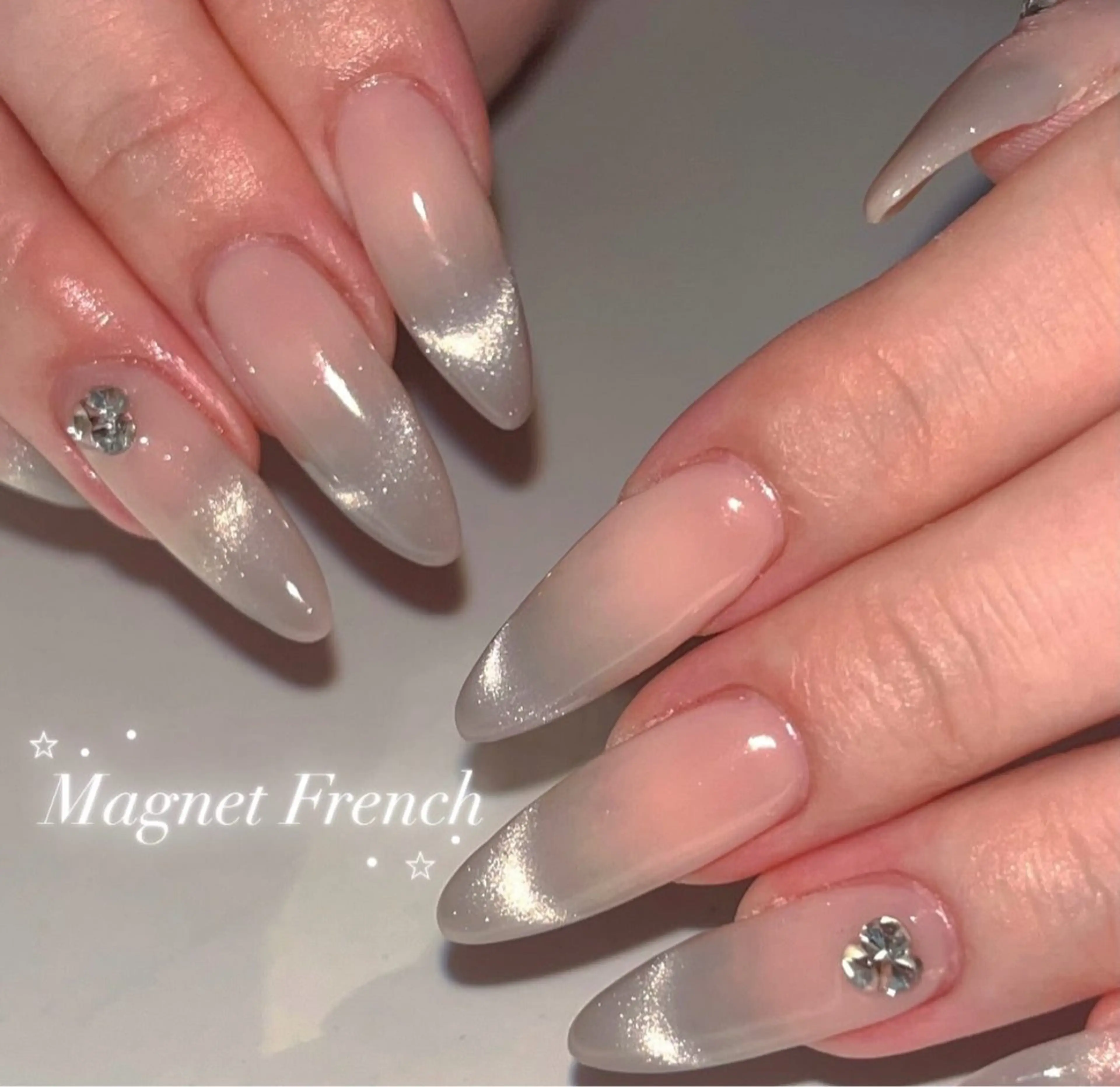 🤍チップ長さだしマグネットフレンチ➕ パーツ2個の写真